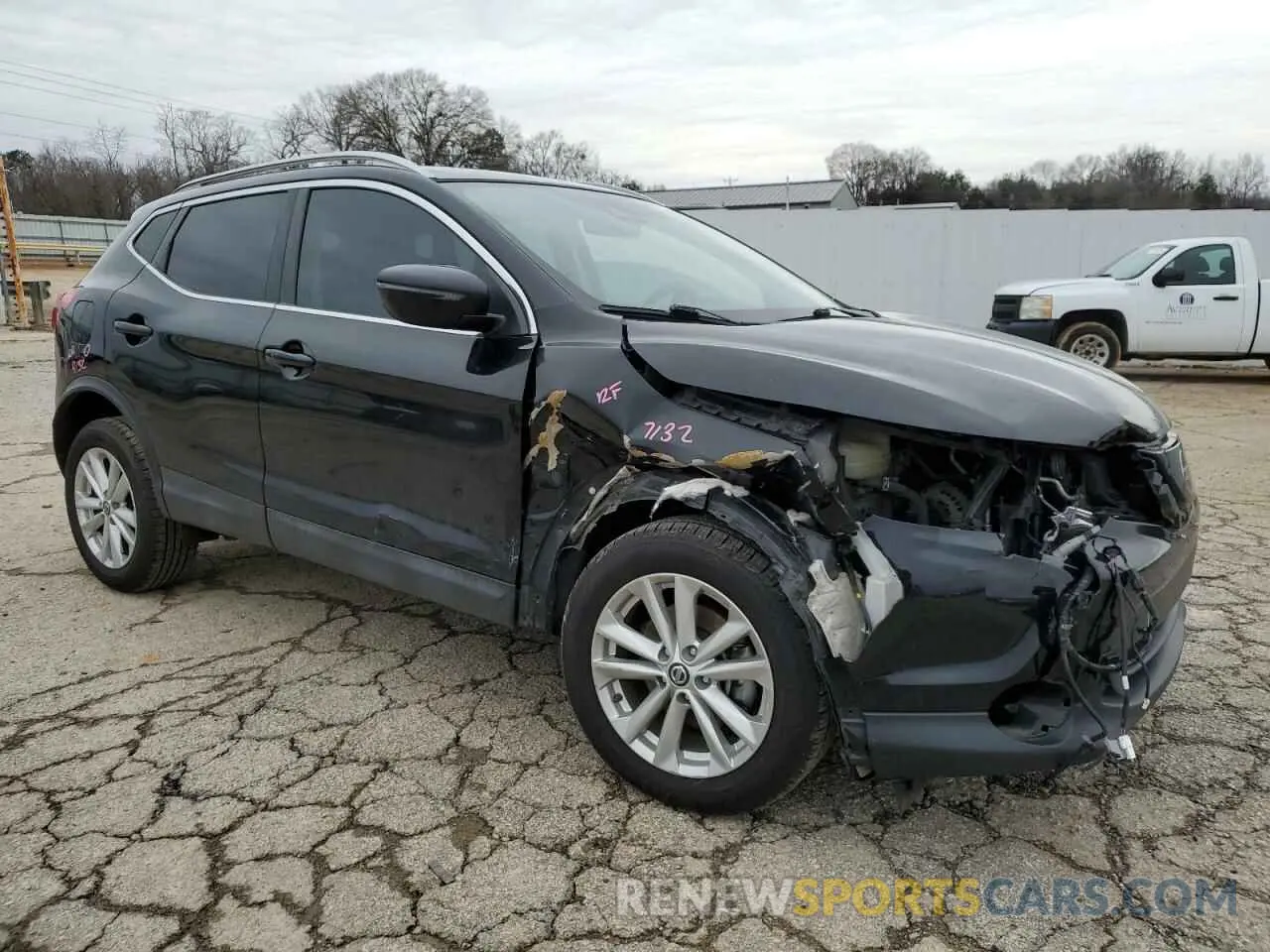 4 Photograph of a damaged car JN1BJ1CP8KW240114 NISSAN ROGUE 2019