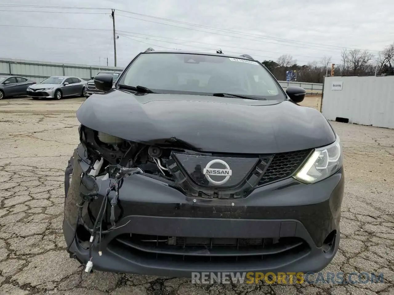 5 Photograph of a damaged car JN1BJ1CP8KW240114 NISSAN ROGUE 2019