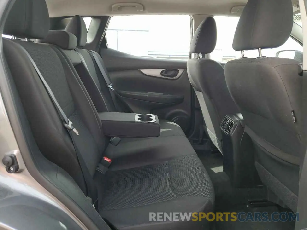10 Photograph of a damaged car JN1BJ1CP8KW241263 NISSAN ROGUE 2019