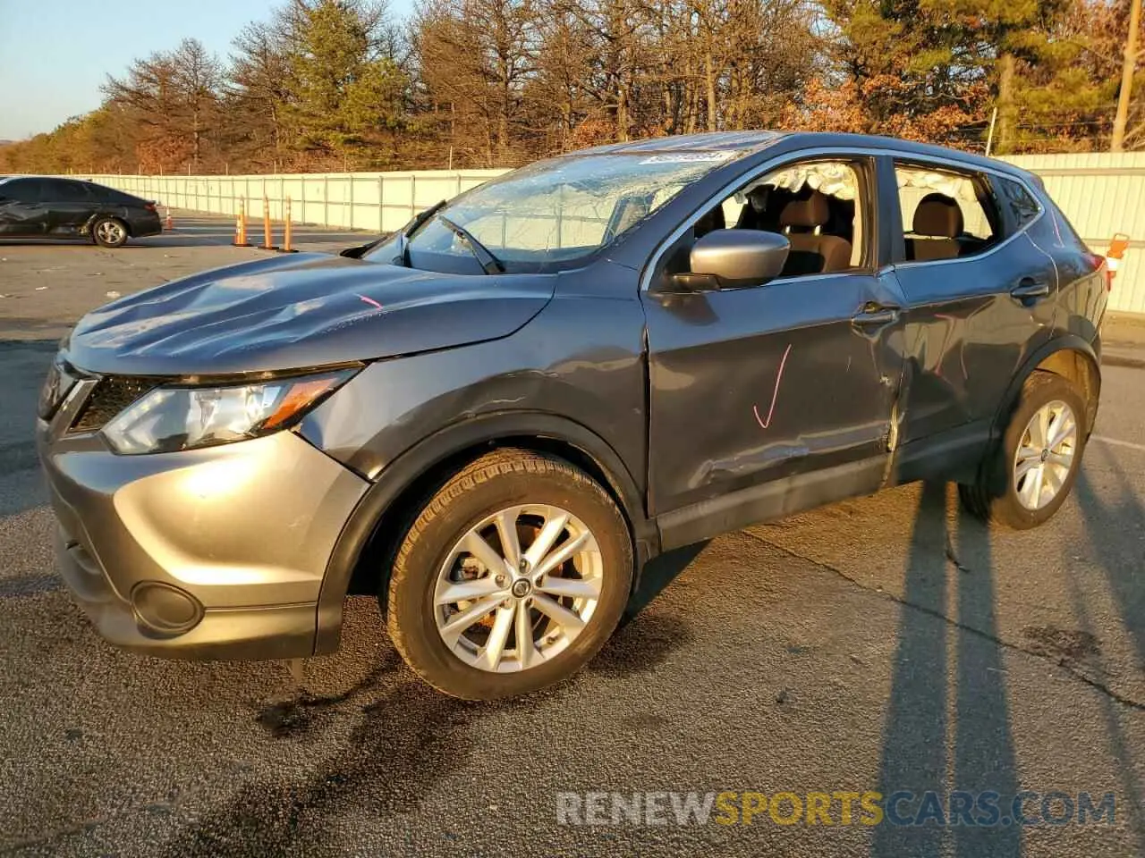 1 Photograph of a damaged car JN1BJ1CP8KW527680 NISSAN ROGUE 2019