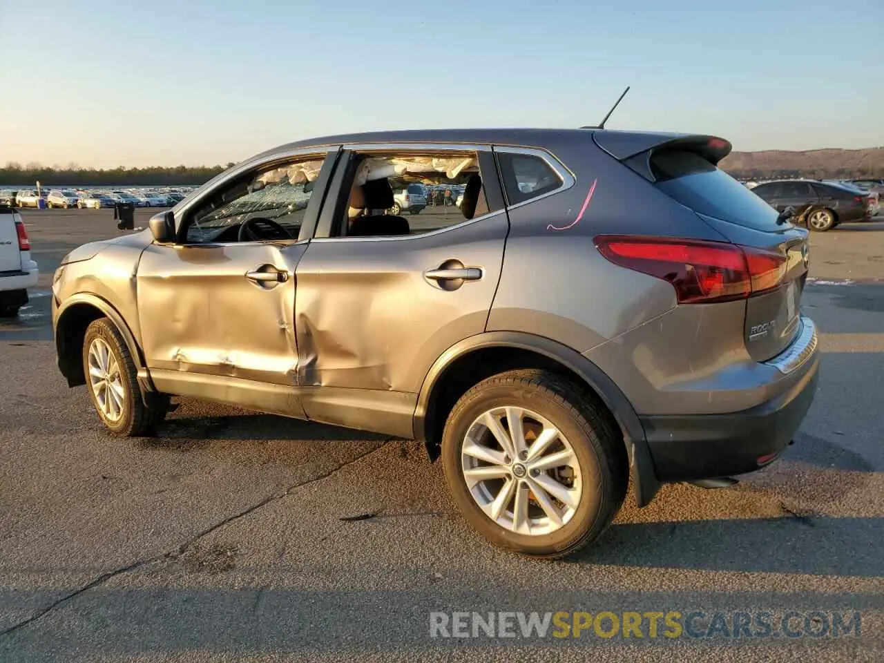 2 Photograph of a damaged car JN1BJ1CP8KW527680 NISSAN ROGUE 2019