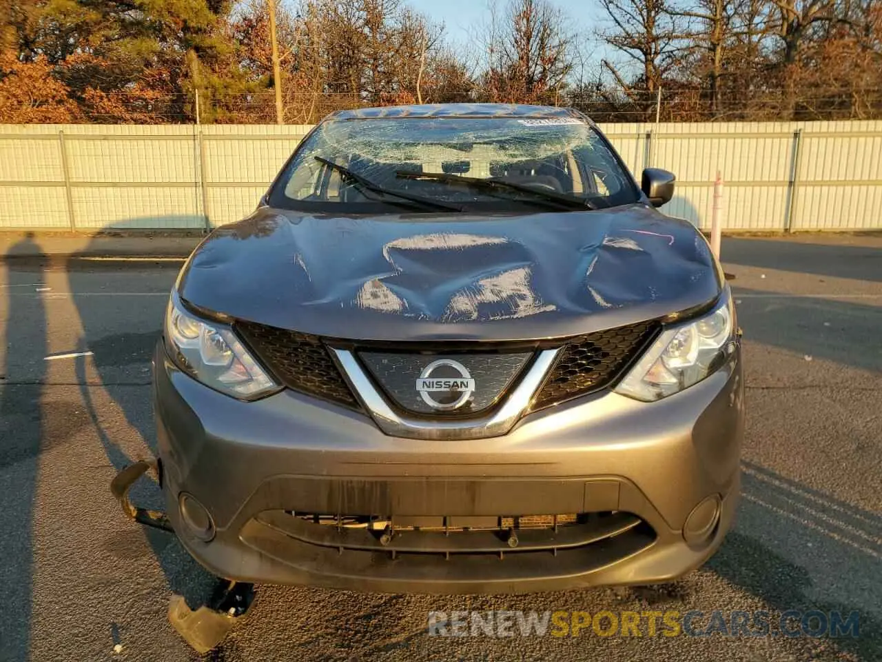 5 Photograph of a damaged car JN1BJ1CP8KW527680 NISSAN ROGUE 2019