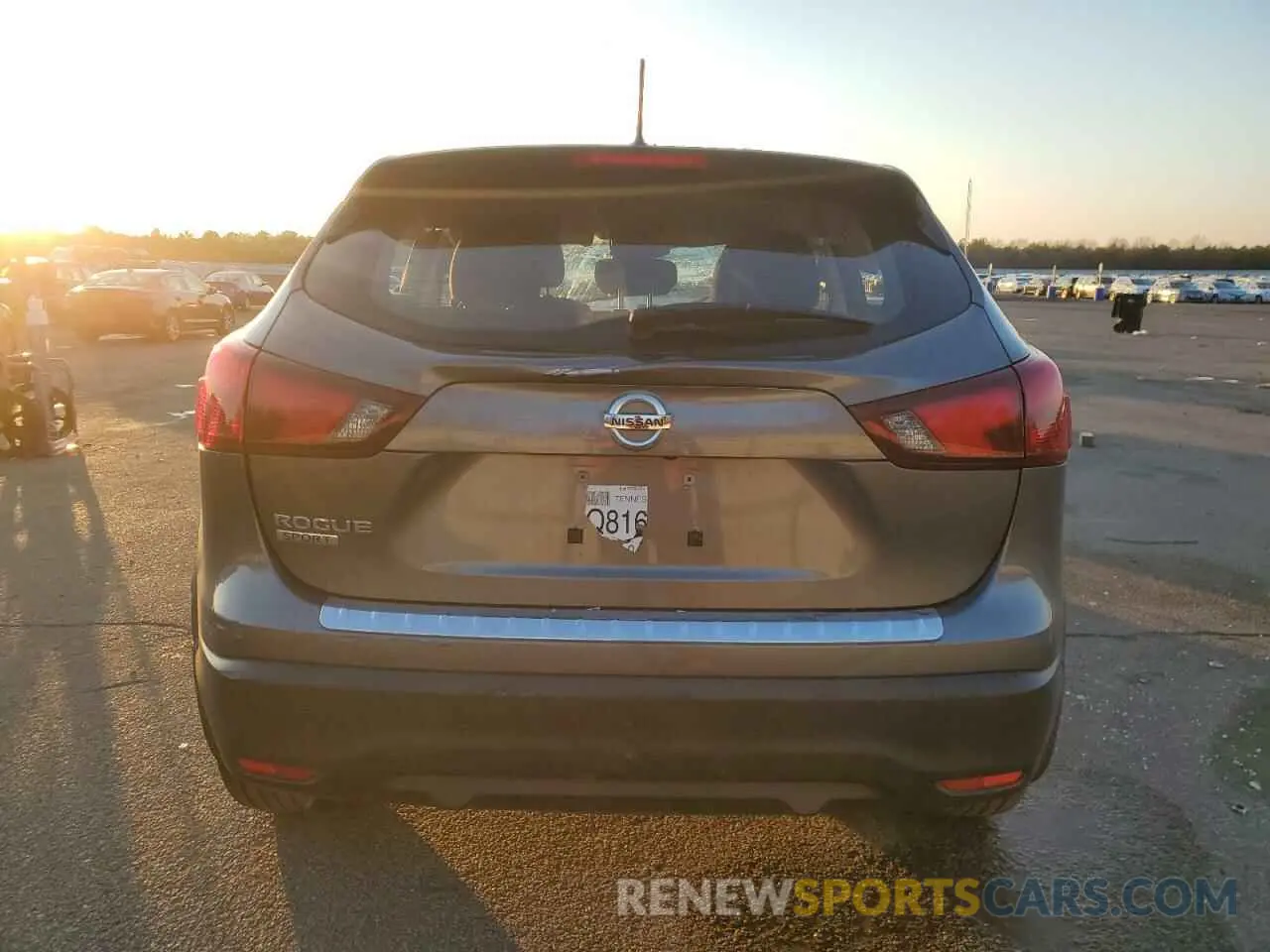 6 Photograph of a damaged car JN1BJ1CP8KW527680 NISSAN ROGUE 2019