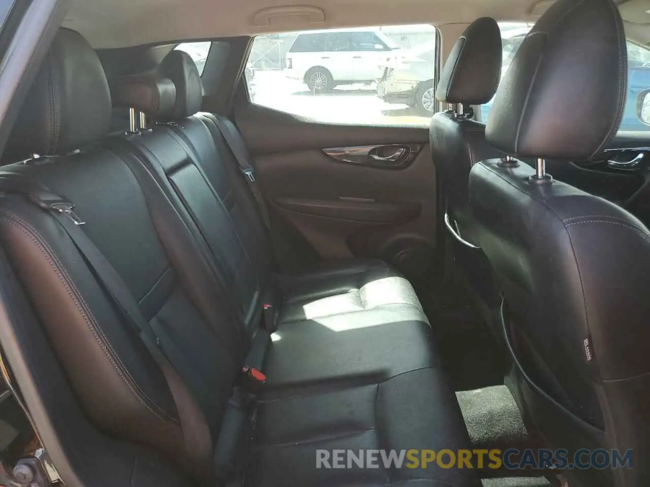 11 Photograph of a damaged car JN1BJ1CP8KW528313 NISSAN ROGUE 2019