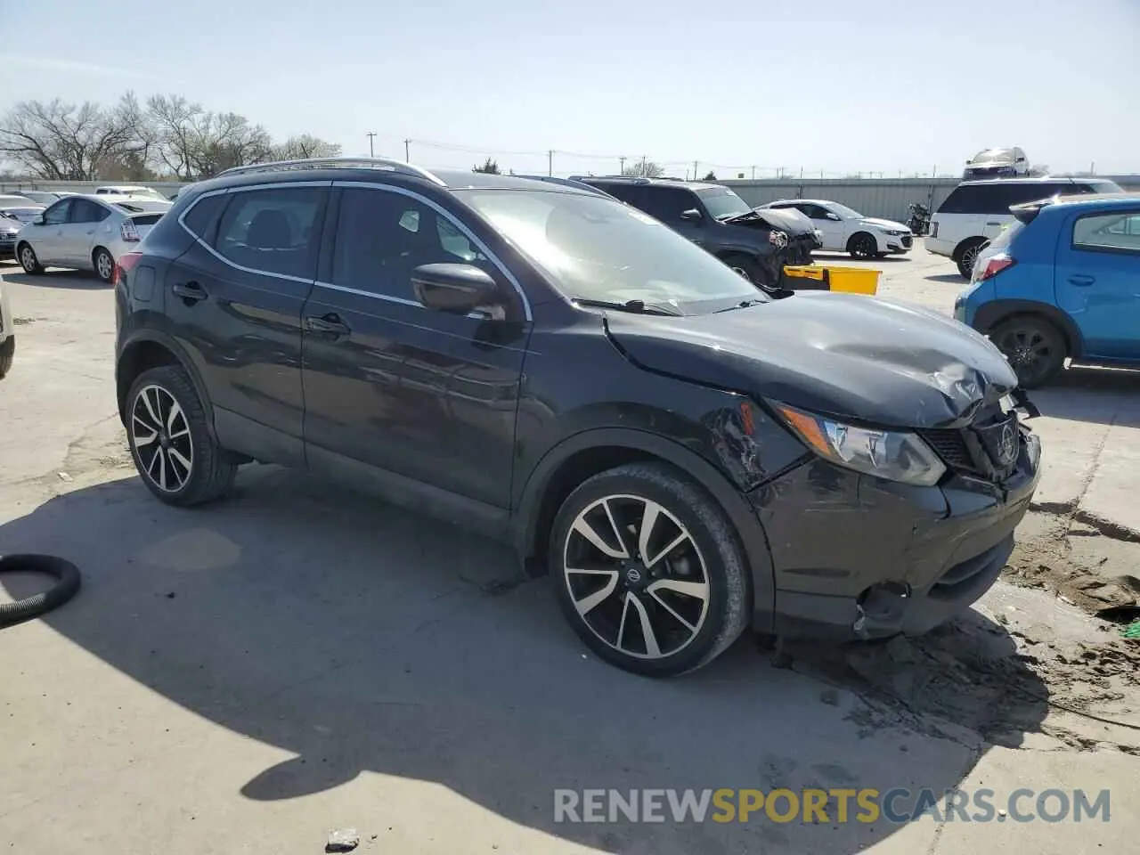 4 Photograph of a damaged car JN1BJ1CP8KW528313 NISSAN ROGUE 2019