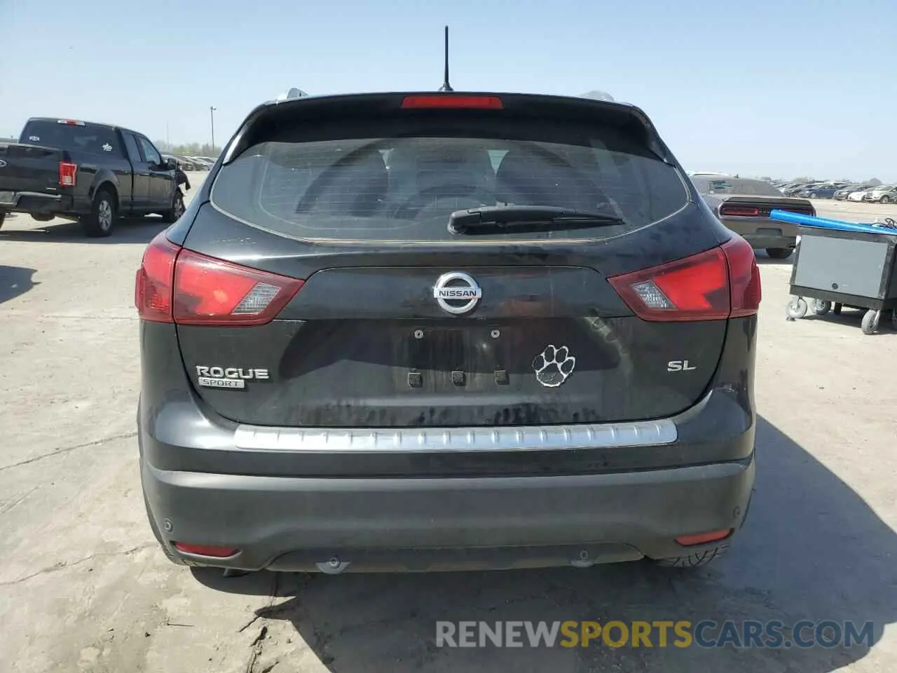 6 Photograph of a damaged car JN1BJ1CP8KW528313 NISSAN ROGUE 2019