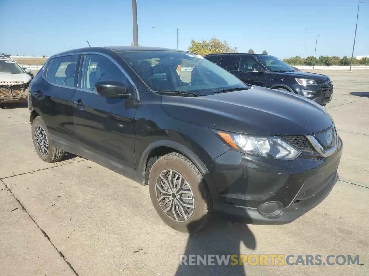 4 Photograph of a damaged car JN1BJ1CP9KW228831 NISSAN ROGUE 2019
