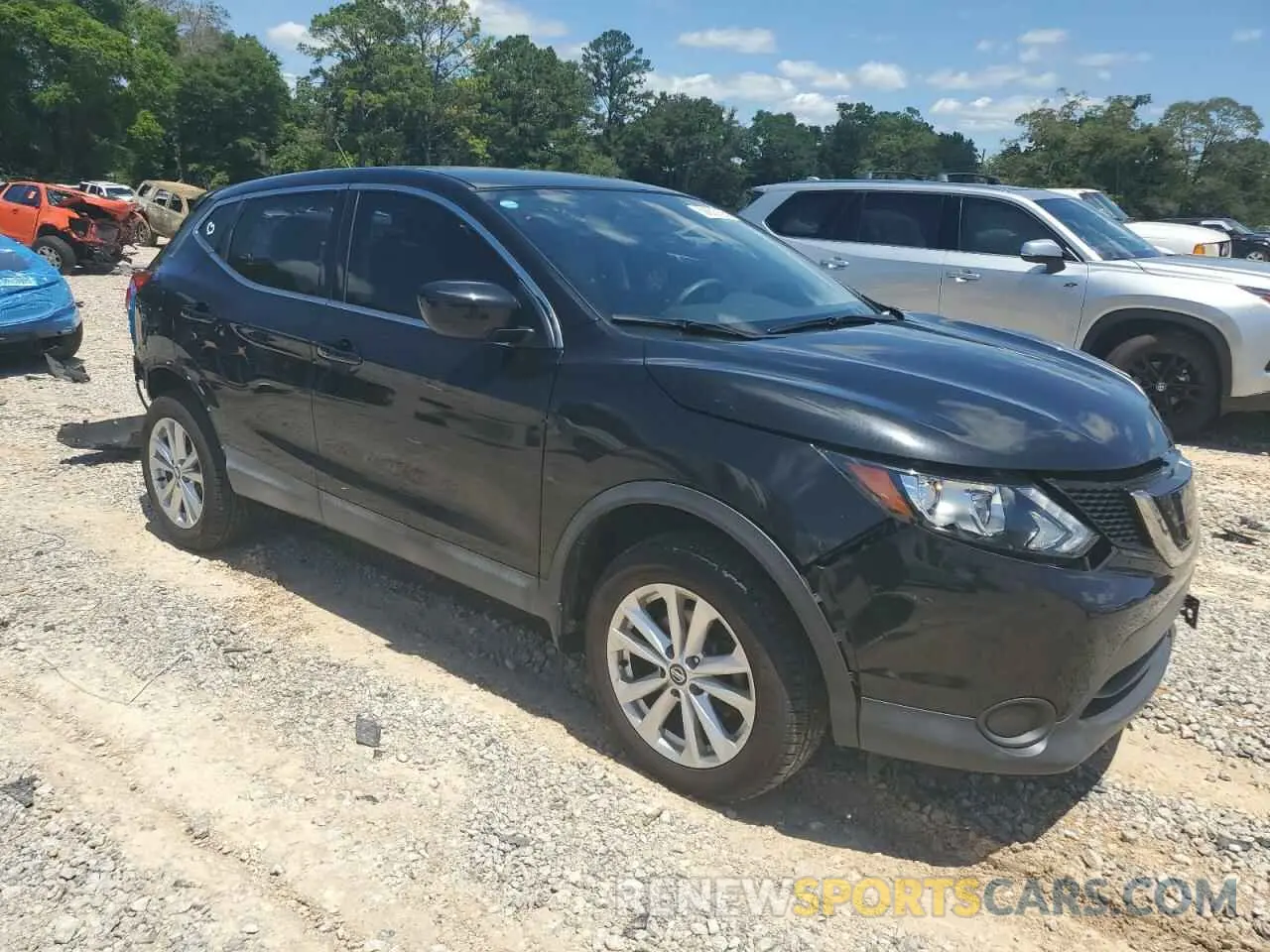 4 Photograph of a damaged car JN1BJ1CPXKW241295 NISSAN ROGUE 2019
