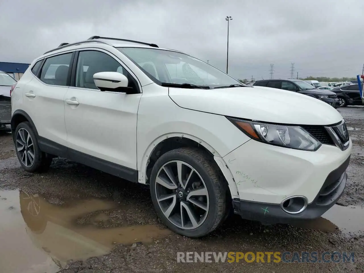 4 Photograph of a damaged car JN1BJ1CR0KW318483 NISSAN ROGUE 2019