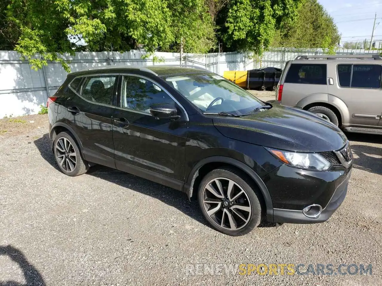 4 Photograph of a damaged car JN1BJ1CR1KW312840 NISSAN ROGUE 2019