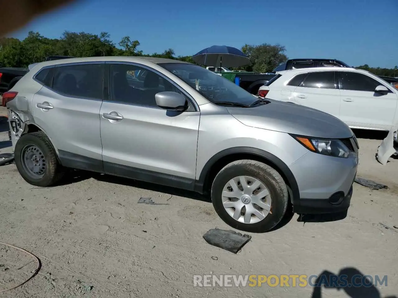 4 Photograph of a damaged car JN1BJ1CR1KW334451 NISSAN ROGUE 2019