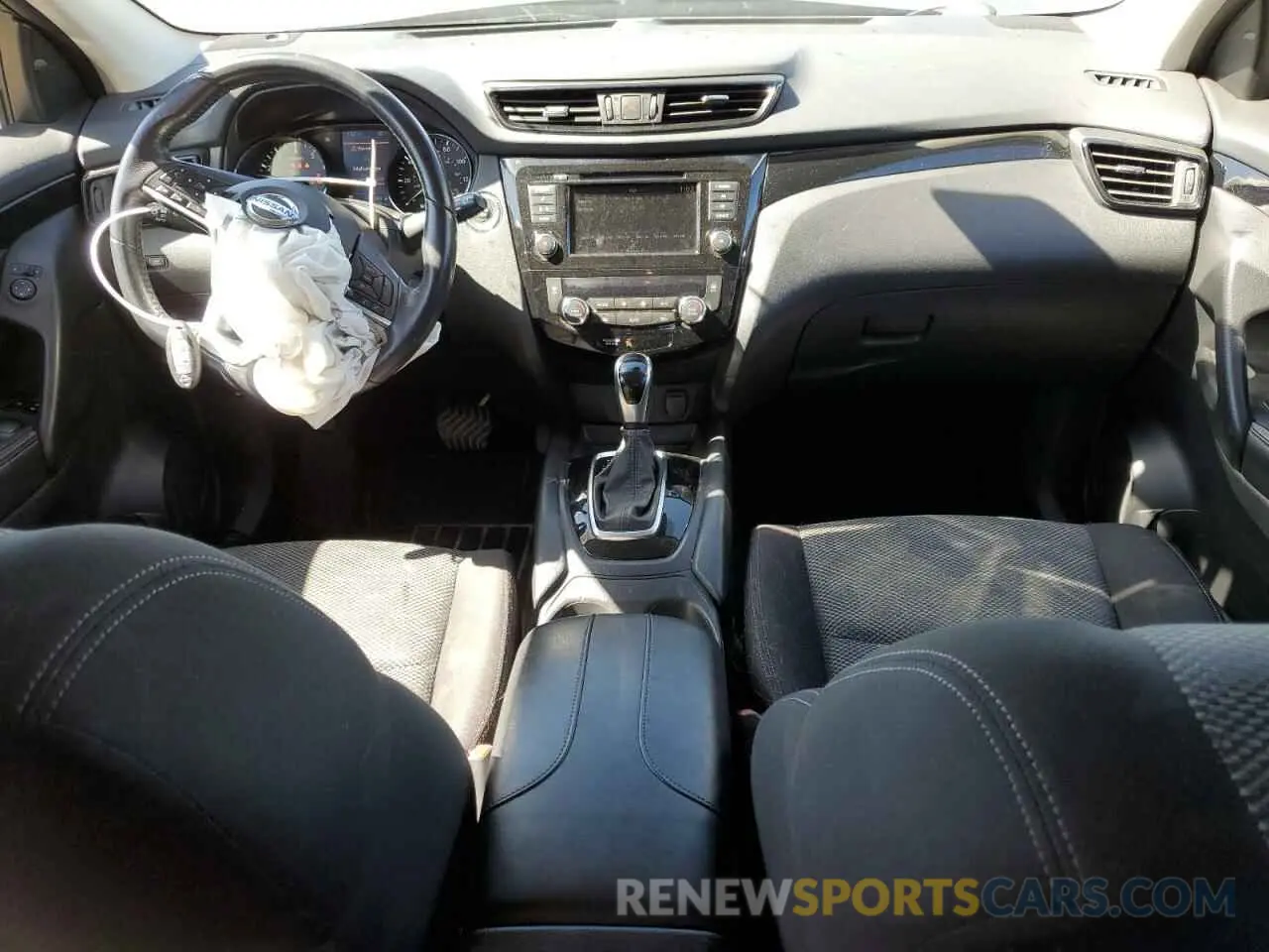 8 Photograph of a damaged car JN1BJ1CR2KW318632 NISSAN ROGUE 2019