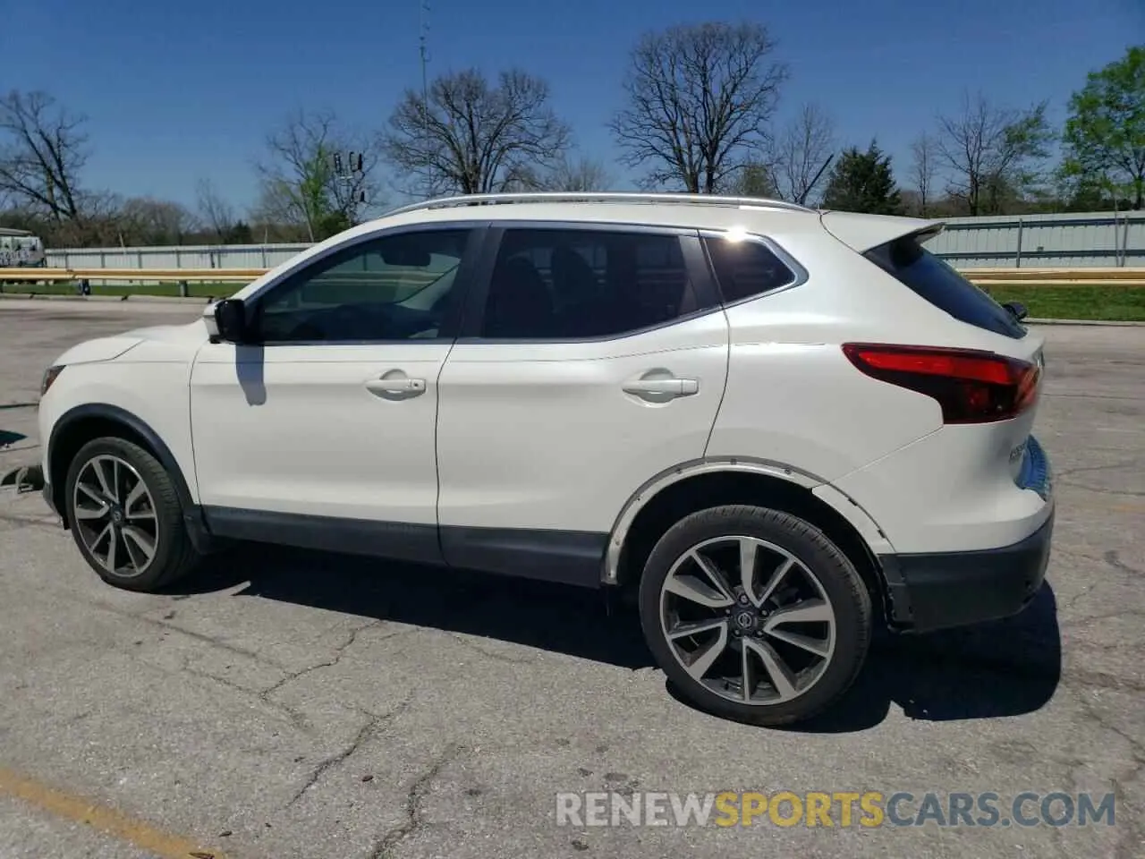 2 Photograph of a damaged car JN1BJ1CR3KW315612 NISSAN ROGUE 2019