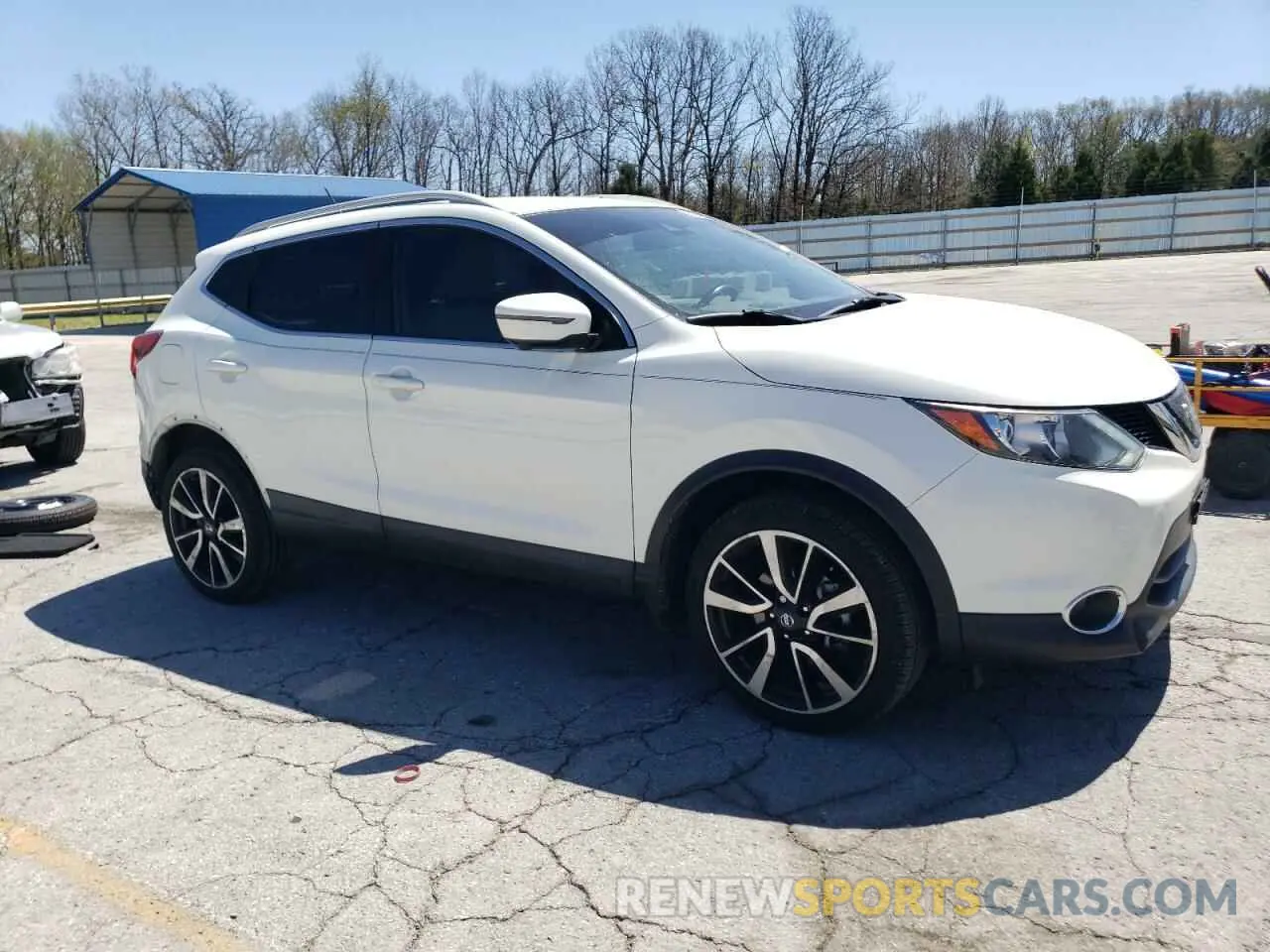 4 Photograph of a damaged car JN1BJ1CR3KW315612 NISSAN ROGUE 2019