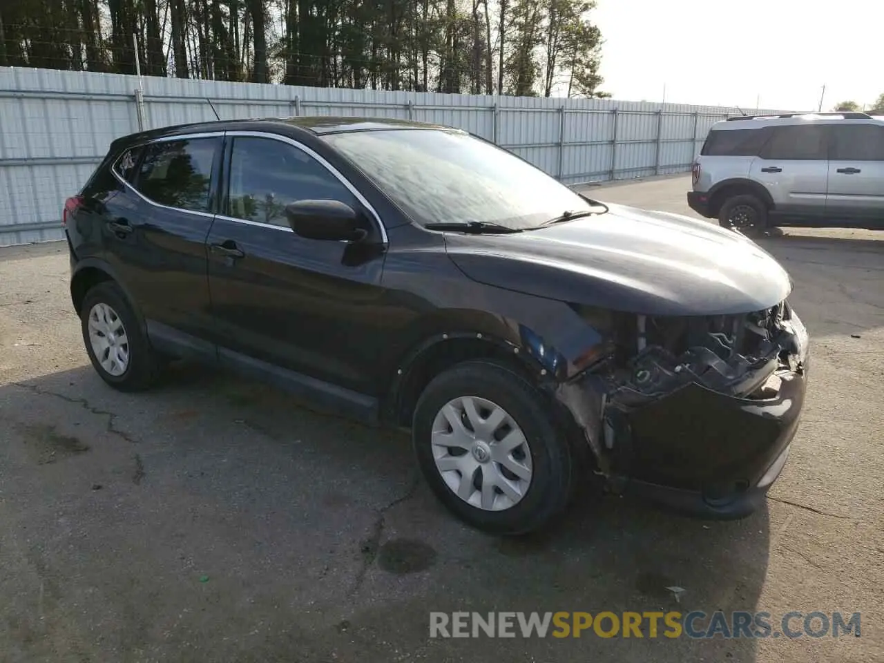4 Photograph of a damaged car JN1BJ1CR3KW344981 NISSAN ROGUE 2019