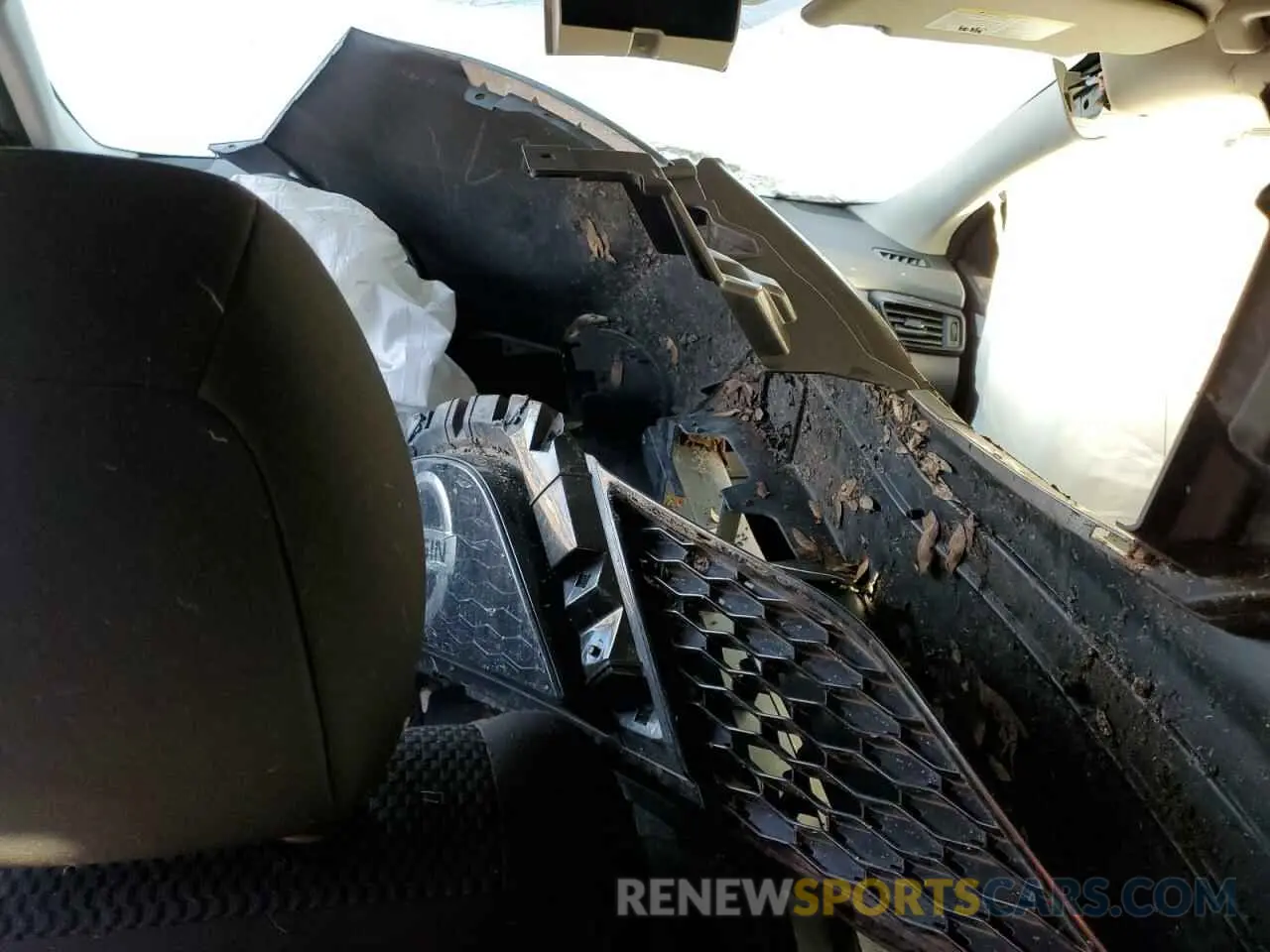 8 Photograph of a damaged car JN1BJ1CR3KW630829 NISSAN ROGUE 2019