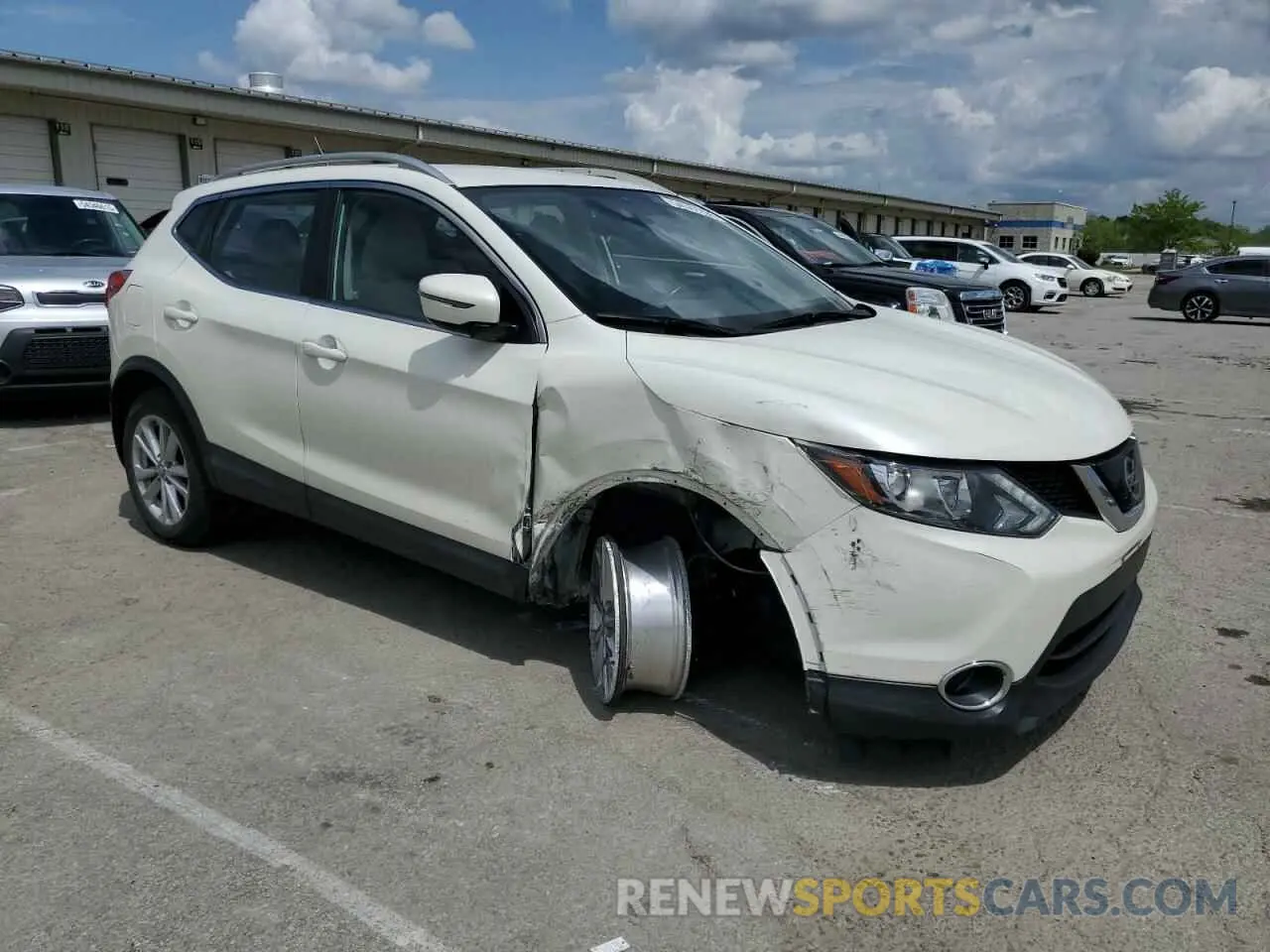 4 Photograph of a damaged car JN1BJ1CR4KW620519 NISSAN ROGUE 2019