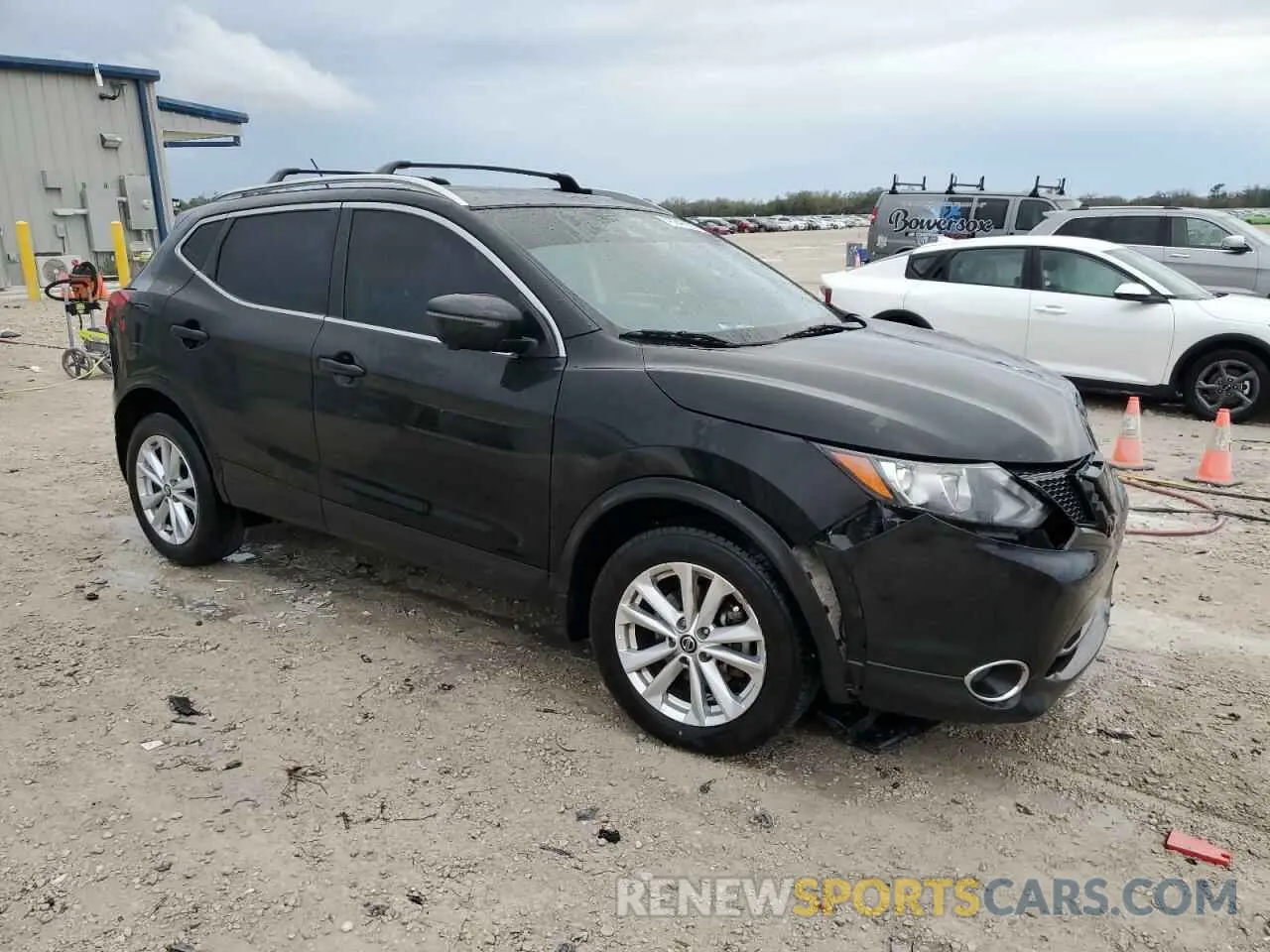 4 Photograph of a damaged car JN1BJ1CR4KW629365 NISSAN ROGUE 2019