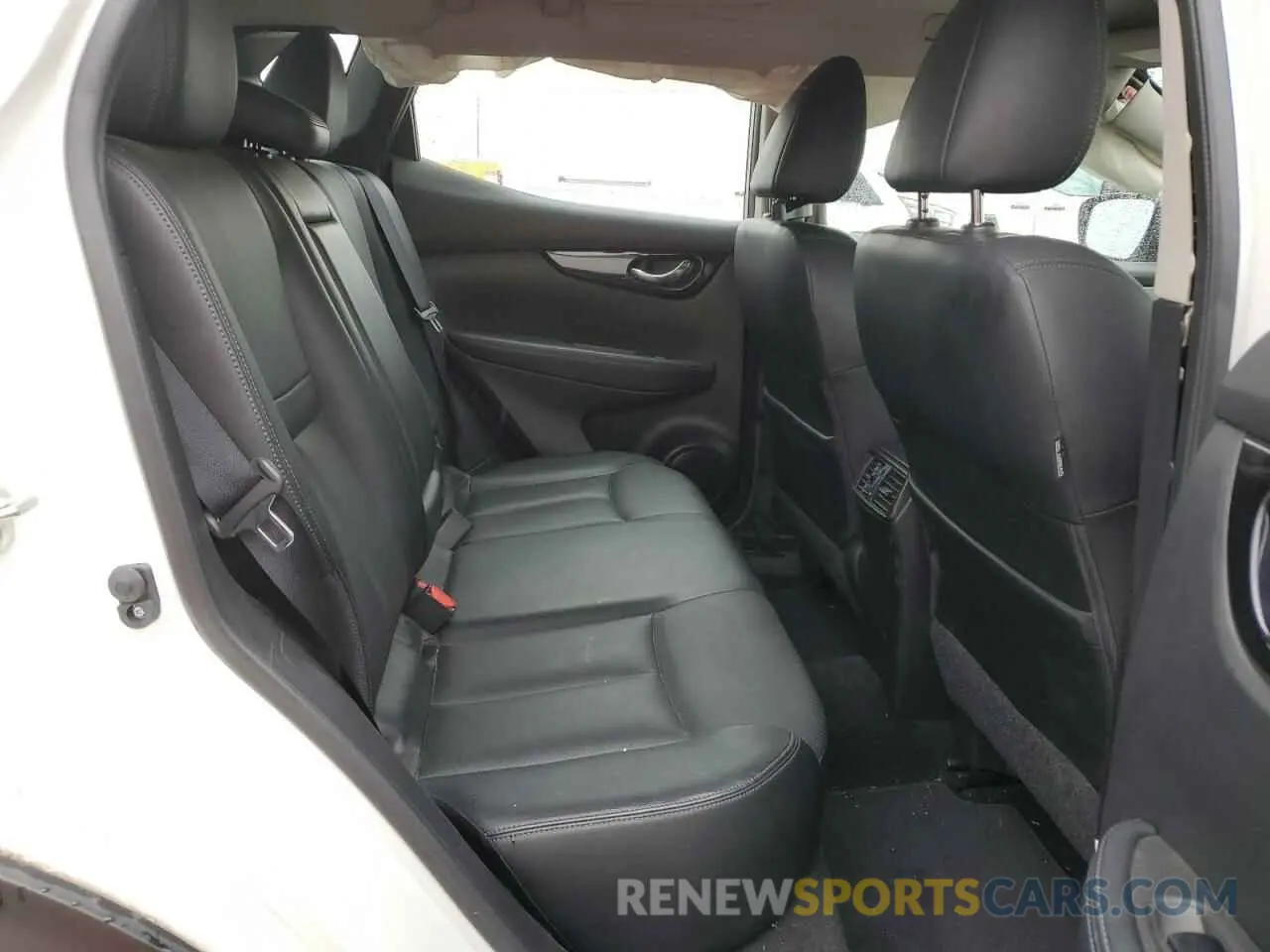 10 Photograph of a damaged car JN1BJ1CR5KW324800 NISSAN ROGUE 2019
