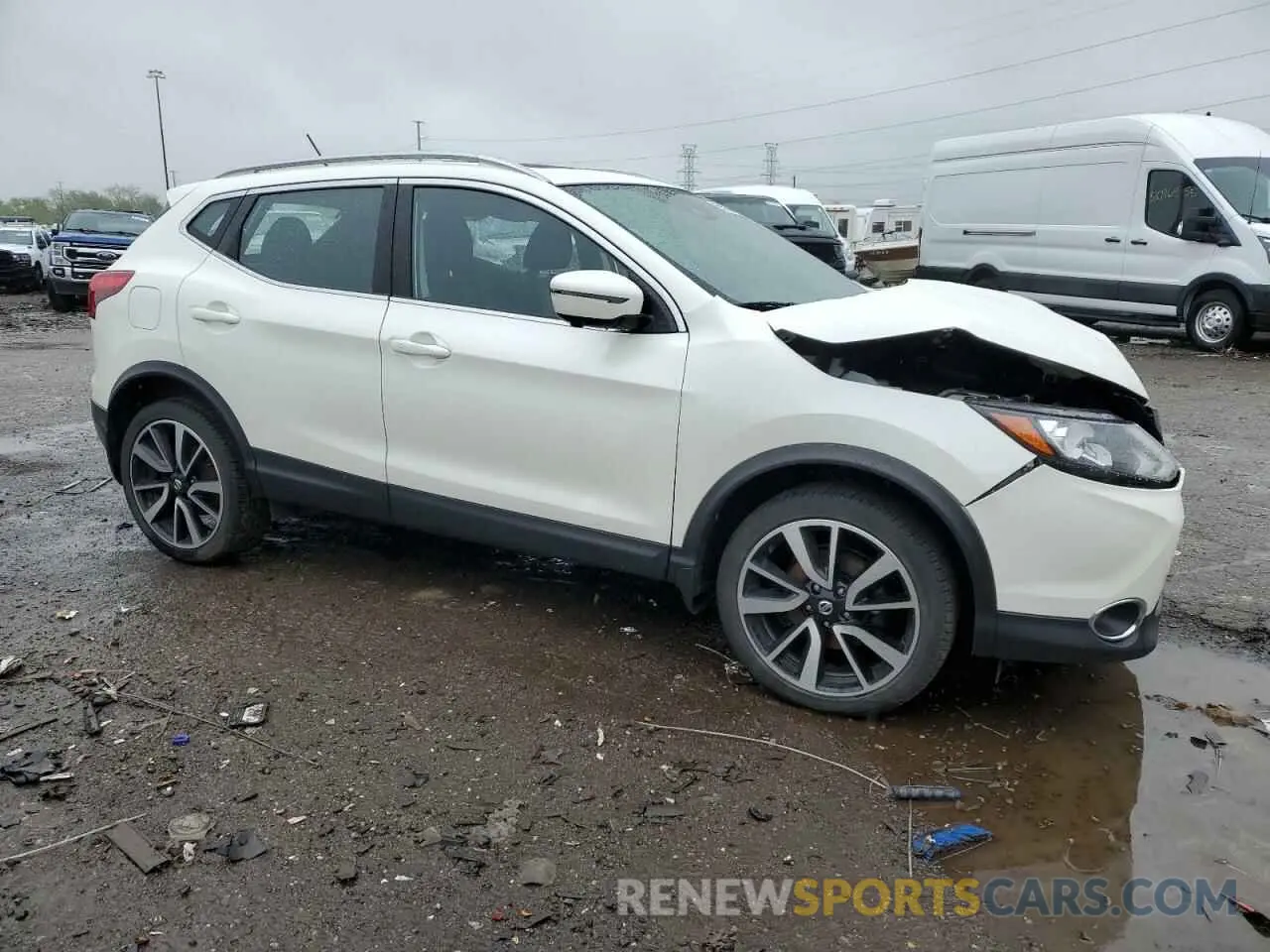 4 Photograph of a damaged car JN1BJ1CR5KW324800 NISSAN ROGUE 2019