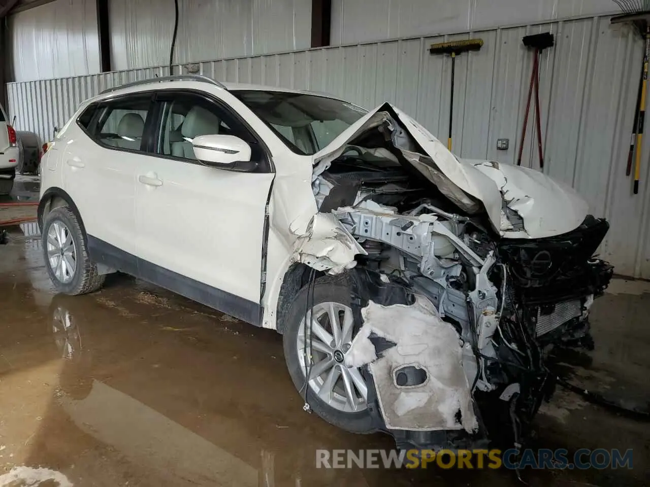 4 Photograph of a damaged car JN1BJ1CR6KW311974 NISSAN ROGUE 2019