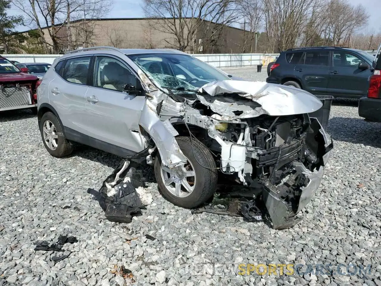4 Photograph of a damaged car JN1BJ1CR6KW337846 NISSAN ROGUE 2019