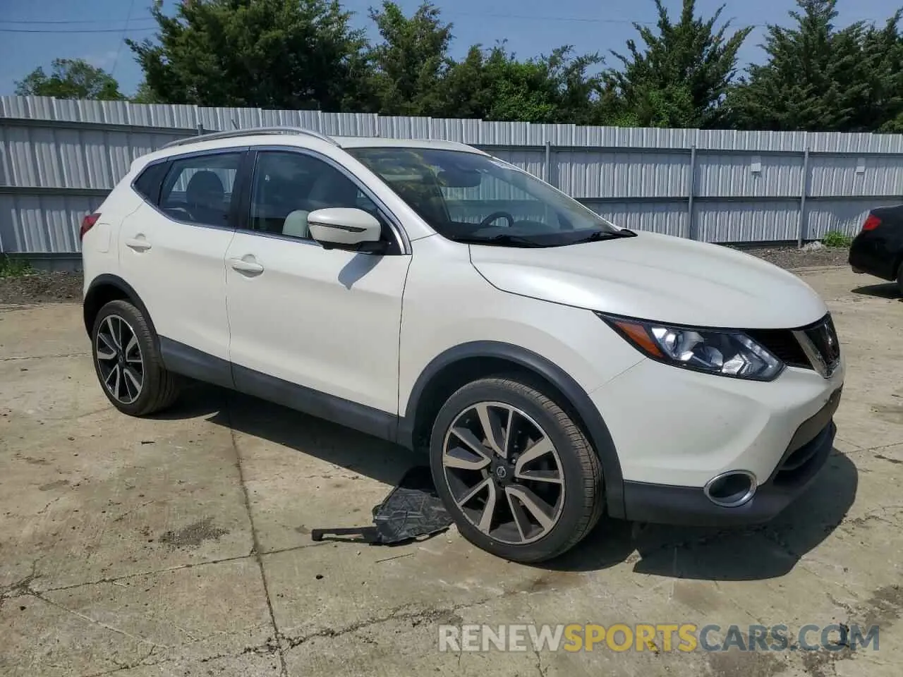 4 Photograph of a damaged car JN1BJ1CR6KW629674 NISSAN ROGUE 2019