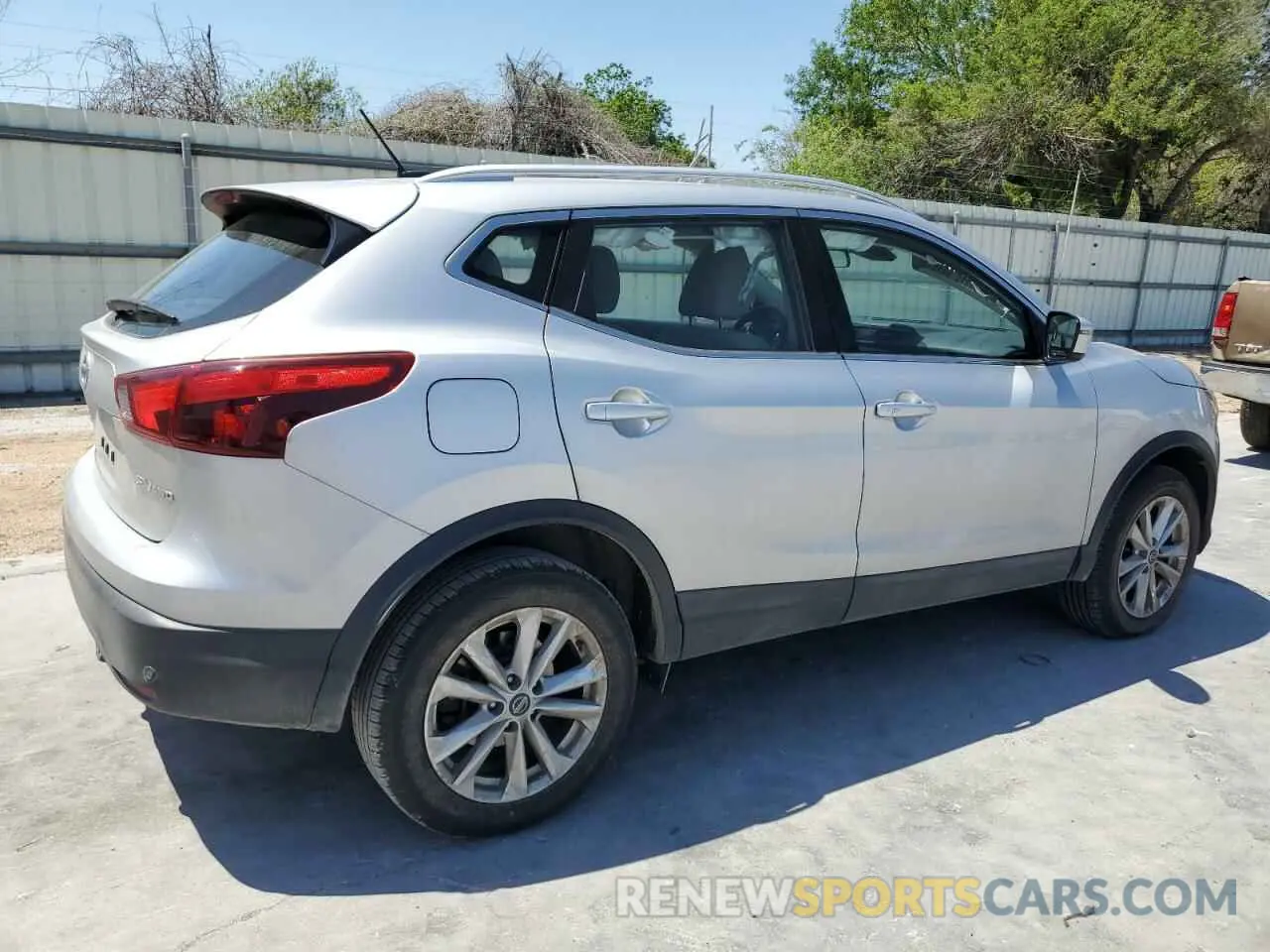 3 Photograph of a damaged car JN1BJ1CR6KW630338 NISSAN ROGUE 2019