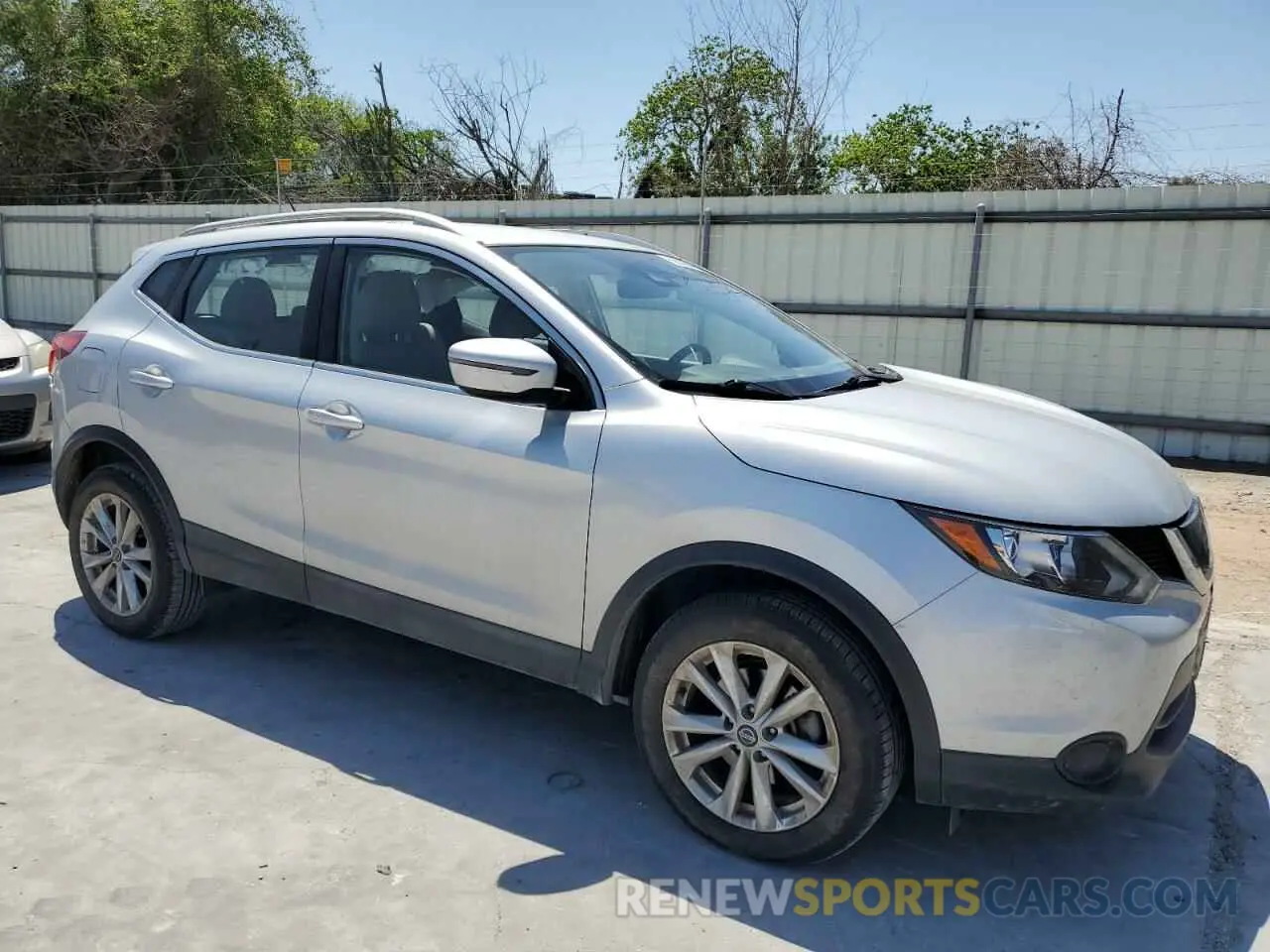 4 Photograph of a damaged car JN1BJ1CR6KW630338 NISSAN ROGUE 2019