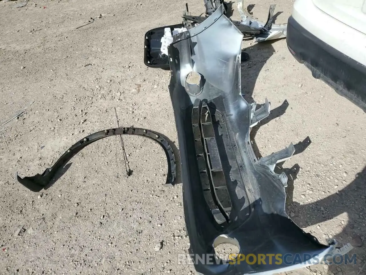 13 Photograph of a damaged car JN1BJ1CR8KW318294 NISSAN ROGUE 2019