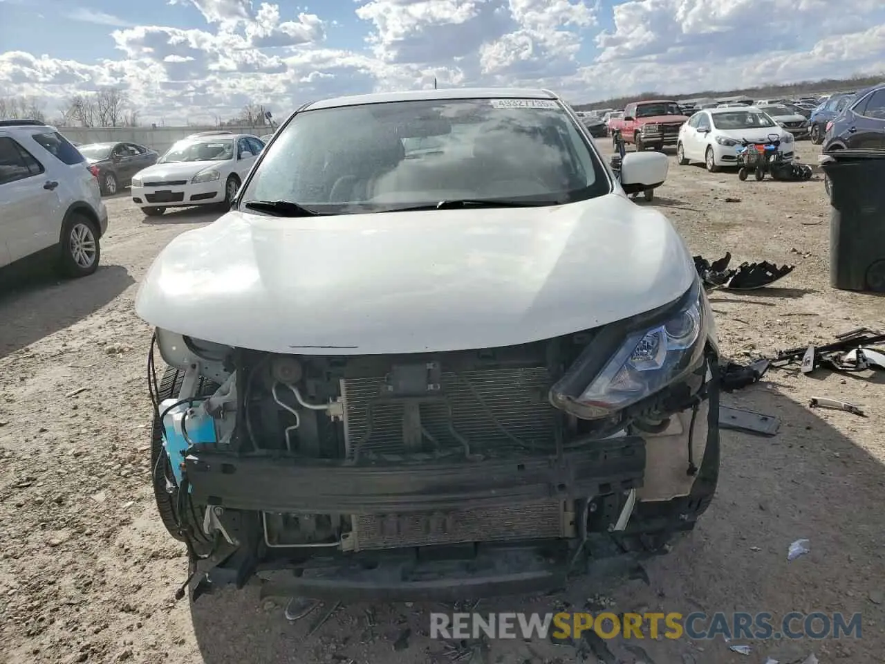 5 Photograph of a damaged car JN1BJ1CR8KW318294 NISSAN ROGUE 2019