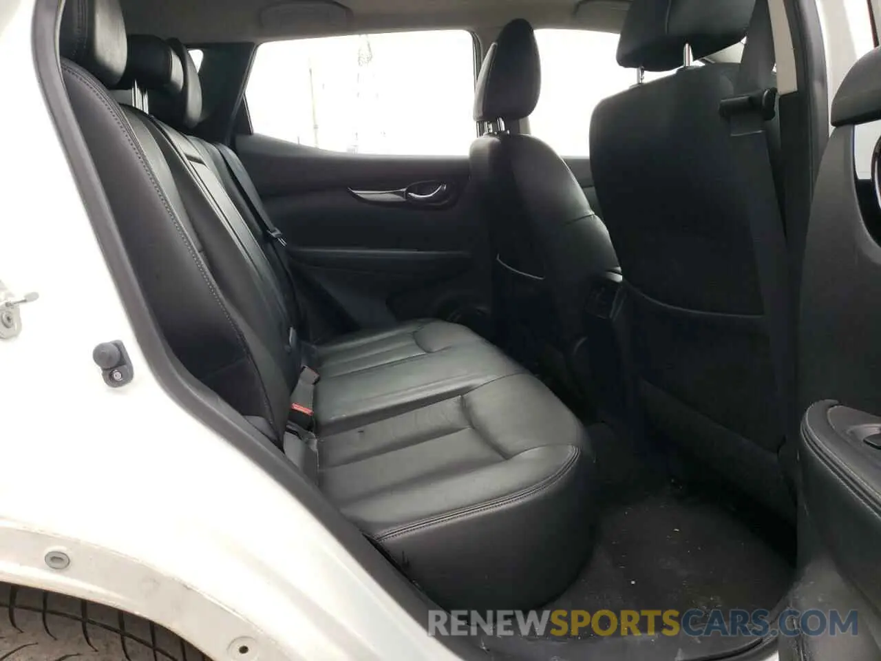 11 Photograph of a damaged car JN1BJ1CRXKW338076 NISSAN ROGUE 2019