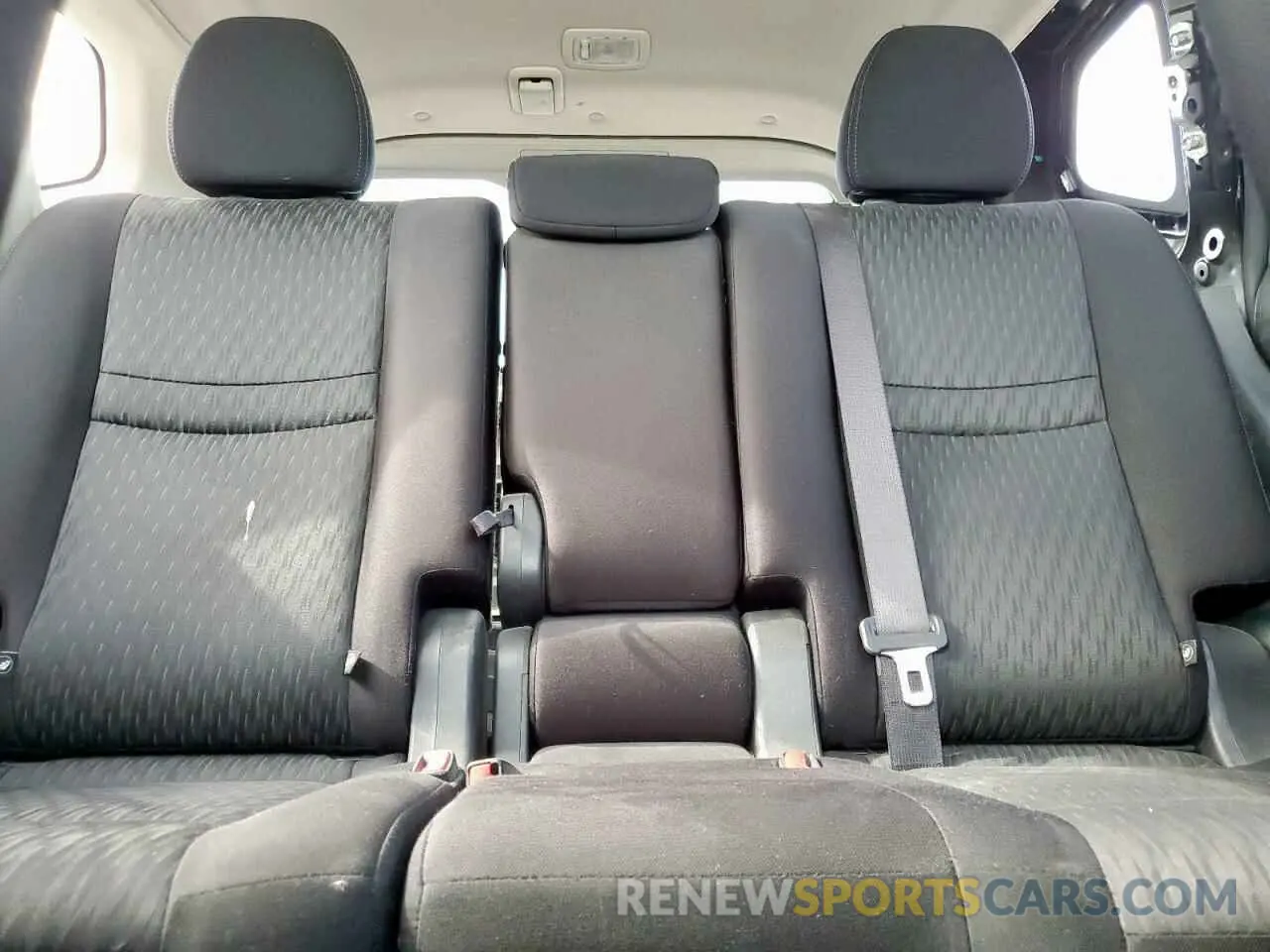 10 Photograph of a damaged car JN8AT2MT0KW260009 NISSAN ROGUE 2019