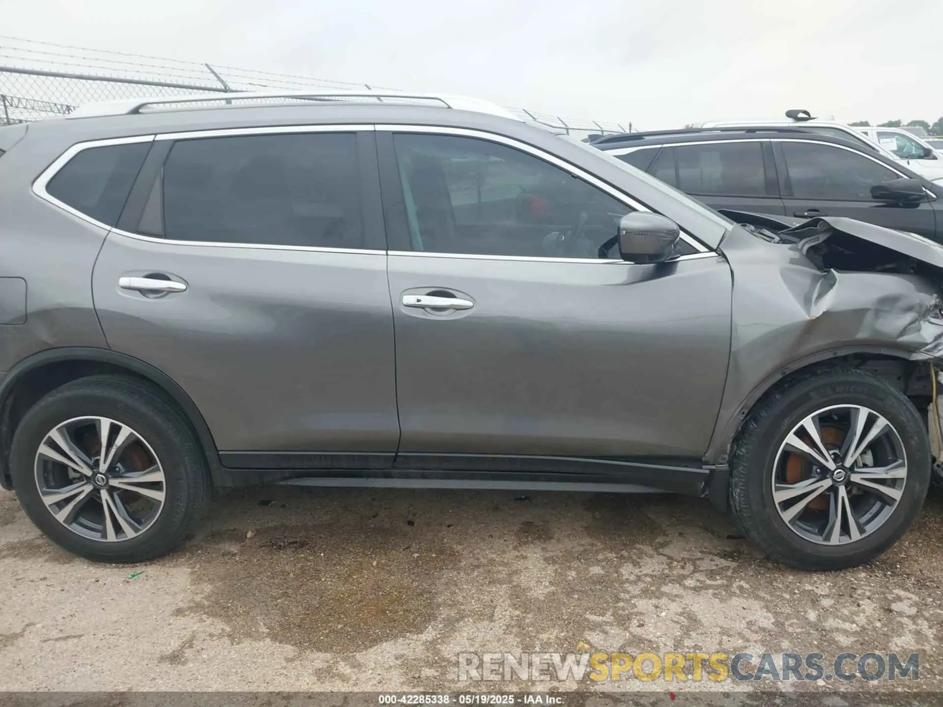 13 Photograph of a damaged car JN8AT2MT0KW268806 NISSAN ROGUE 2019