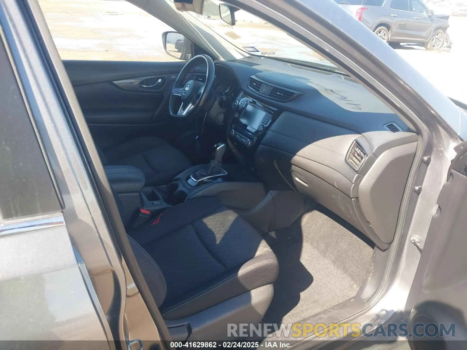 5 Photograph of a damaged car JN8AT2MT2KW250131 NISSAN ROGUE 2019