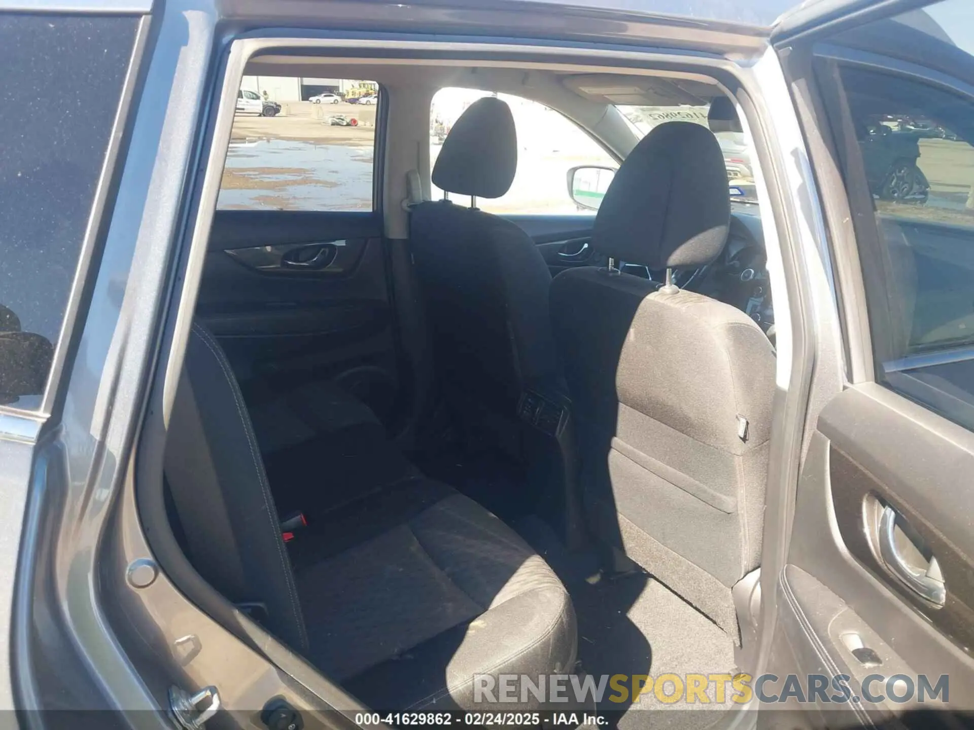 8 Photograph of a damaged car JN8AT2MT2KW250131 NISSAN ROGUE 2019