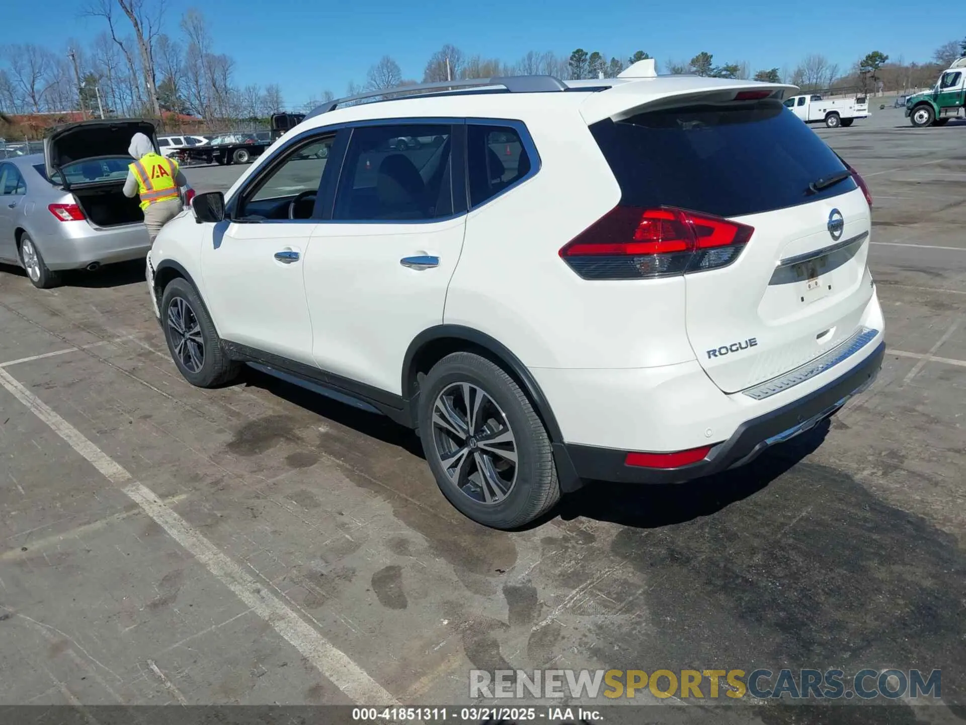 3 Photograph of a damaged car JN8AT2MT2KW266507 NISSAN ROGUE 2019