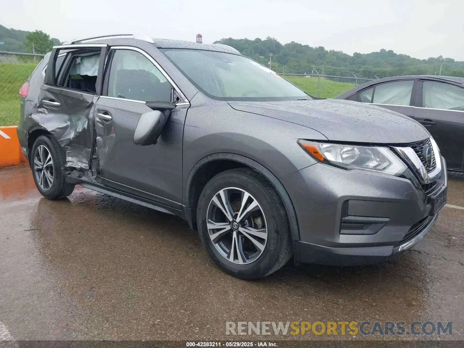1 Photograph of a damaged car JN8AT2MT3KW256648 NISSAN ROGUE 2019