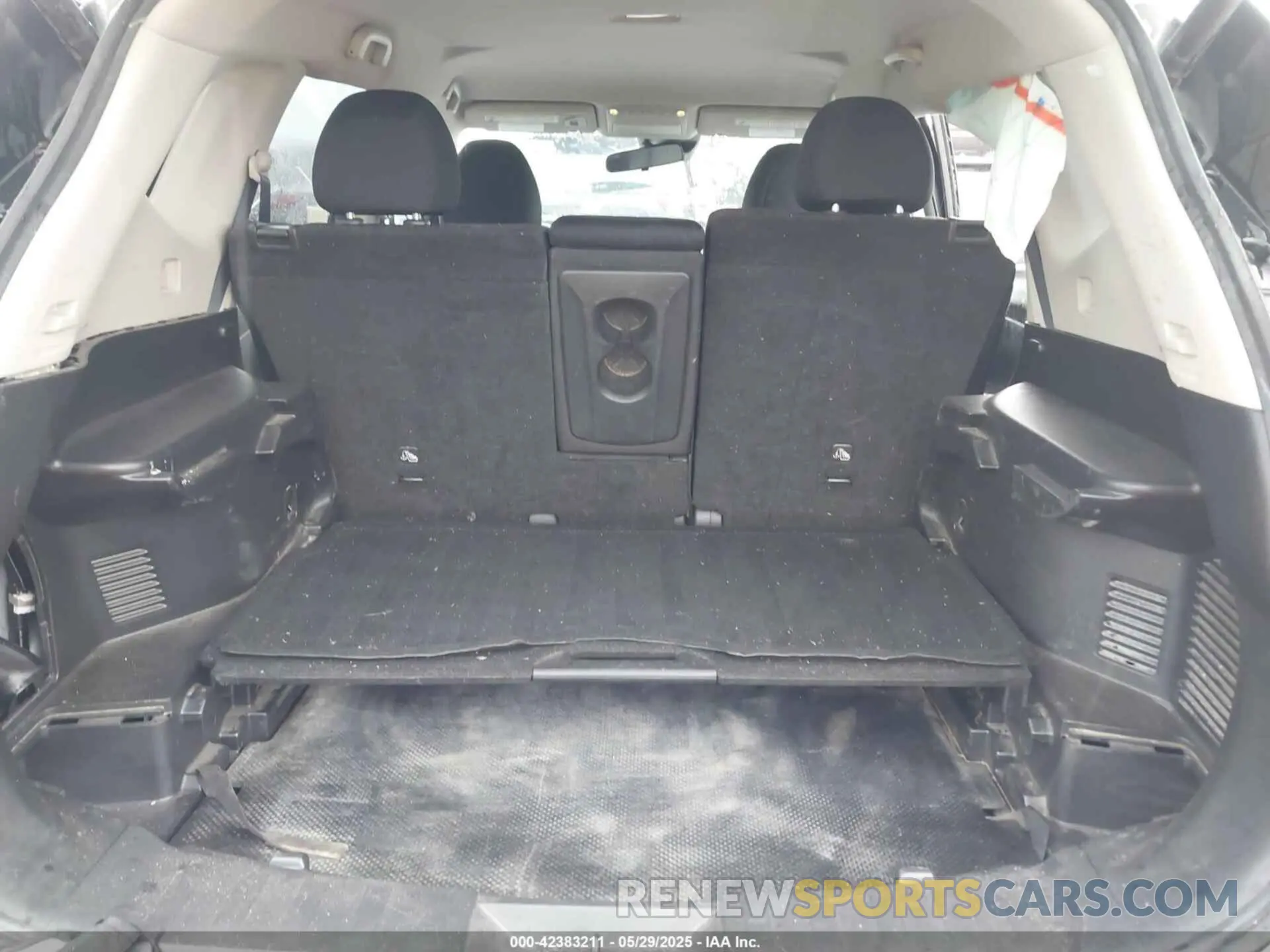 18 Photograph of a damaged car JN8AT2MT3KW256648 NISSAN ROGUE 2019