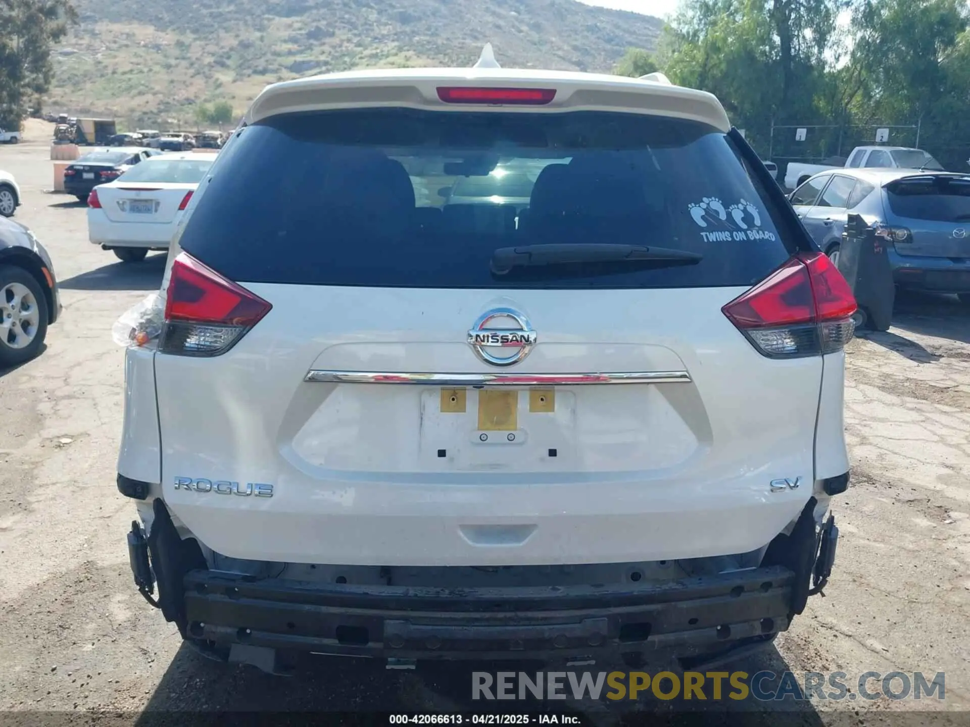 17 Photograph of a damaged car JN8AT2MT4KW255007 NISSAN ROGUE 2019