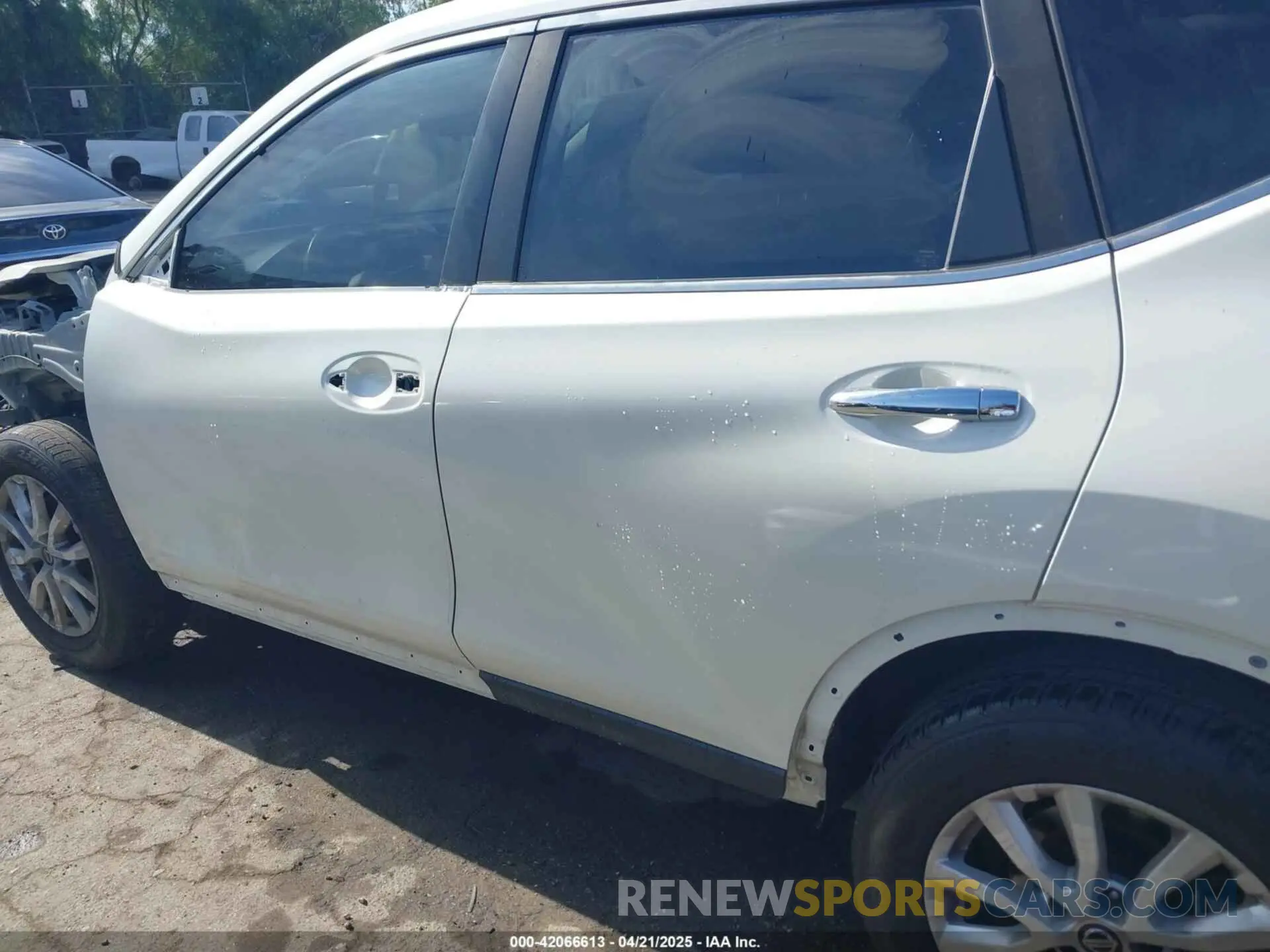 21 Photograph of a damaged car JN8AT2MT4KW255007 NISSAN ROGUE 2019