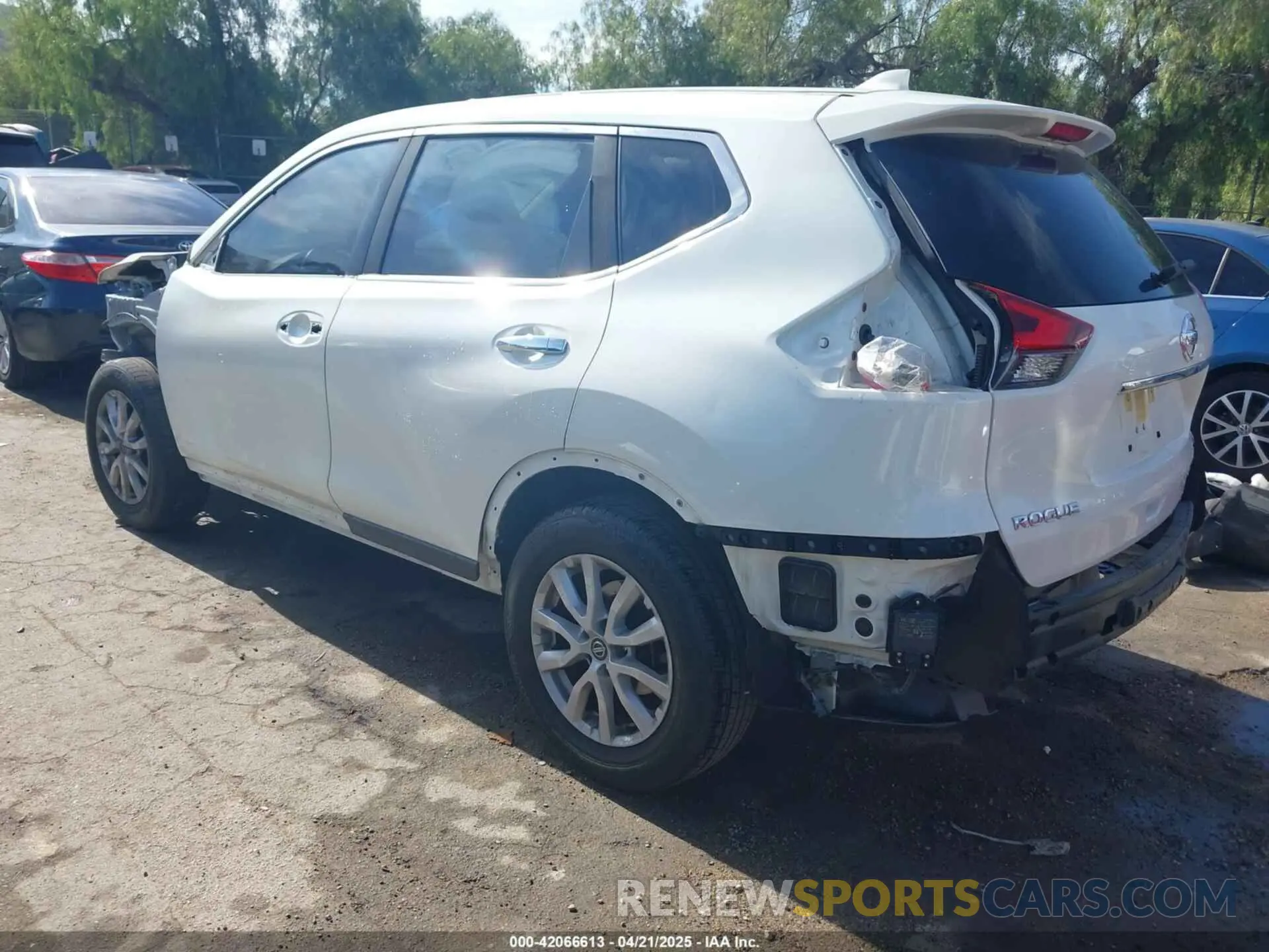 3 Photograph of a damaged car JN8AT2MT4KW255007 NISSAN ROGUE 2019