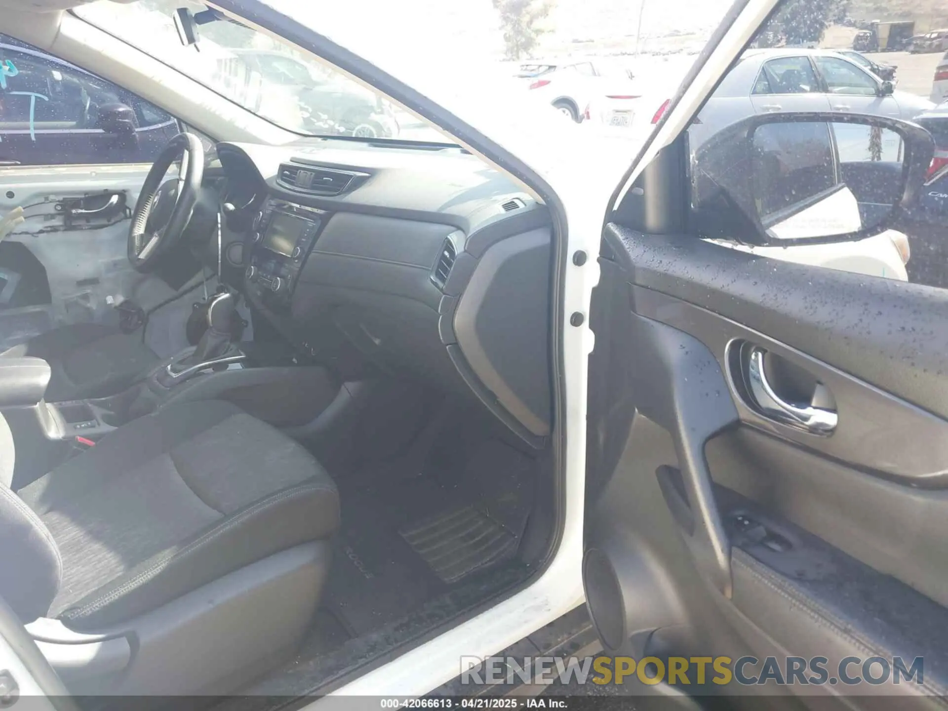 5 Photograph of a damaged car JN8AT2MT4KW255007 NISSAN ROGUE 2019