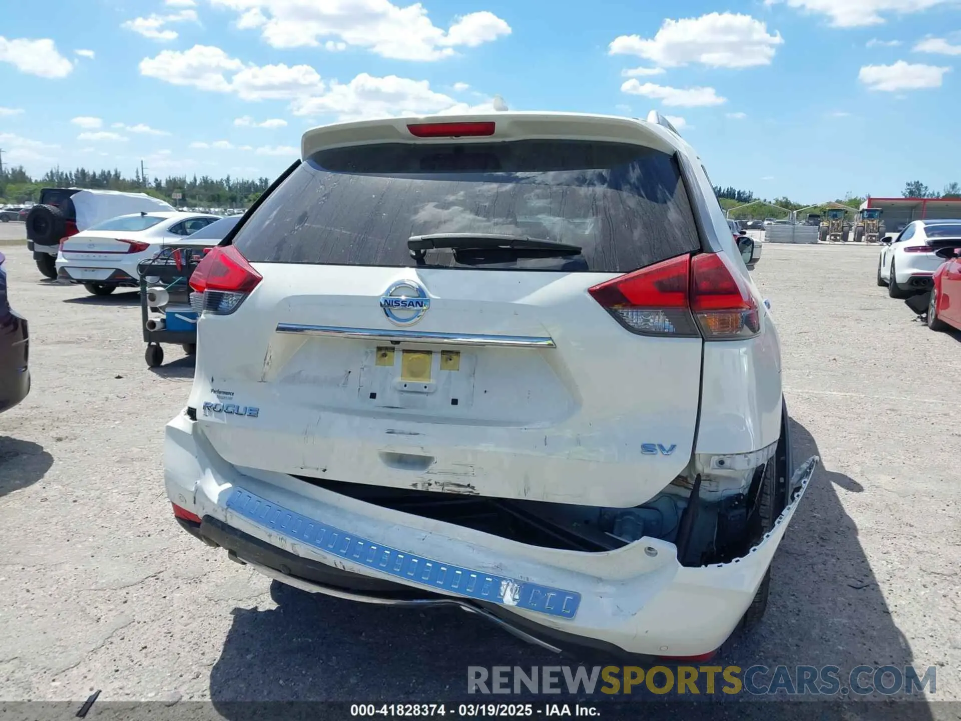 18 Photograph of a damaged car JN8AT2MT4KW261907 NISSAN ROGUE 2019