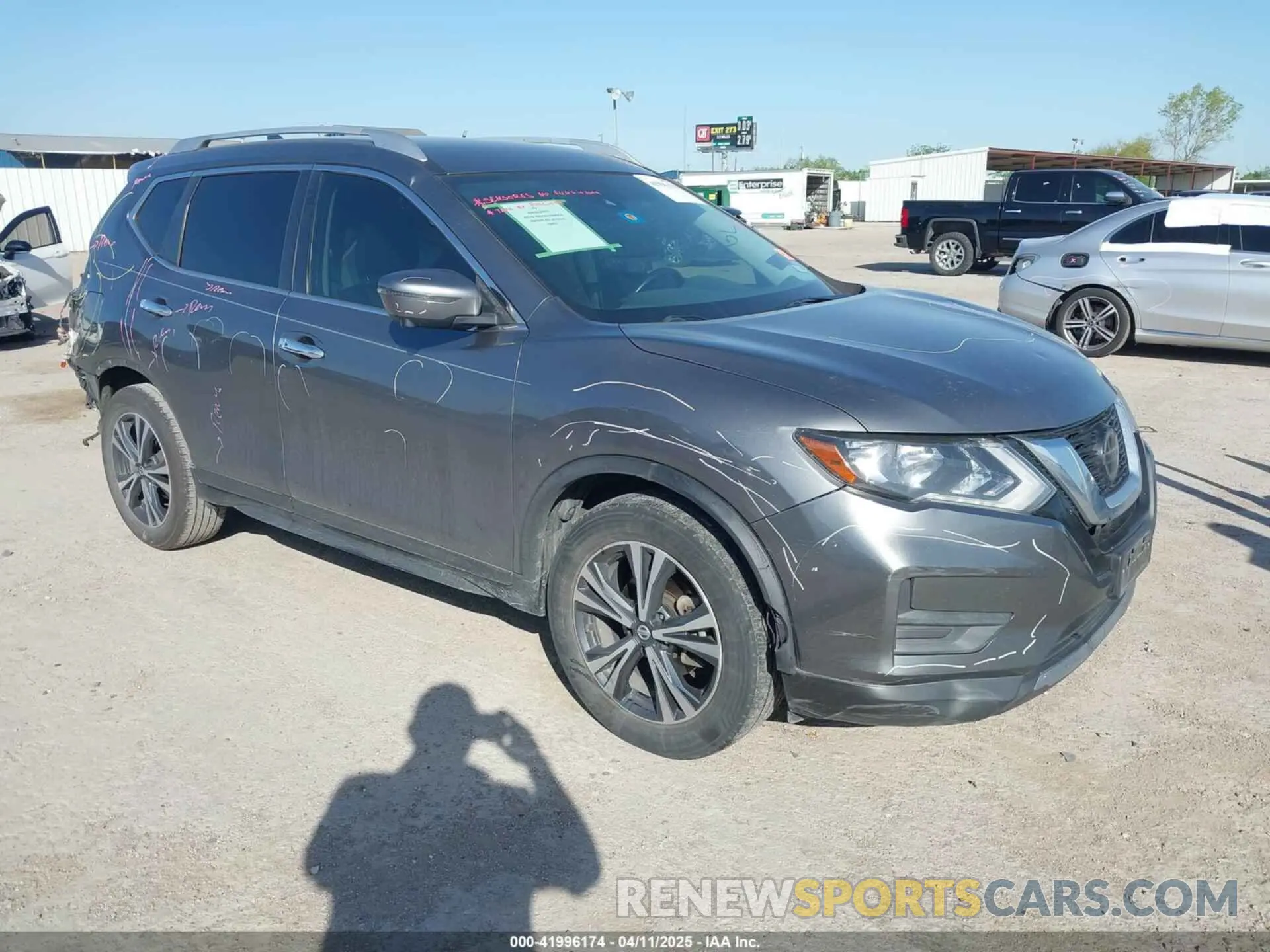 1 Photograph of a damaged car JN8AT2MT4KW262975 NISSAN ROGUE 2019