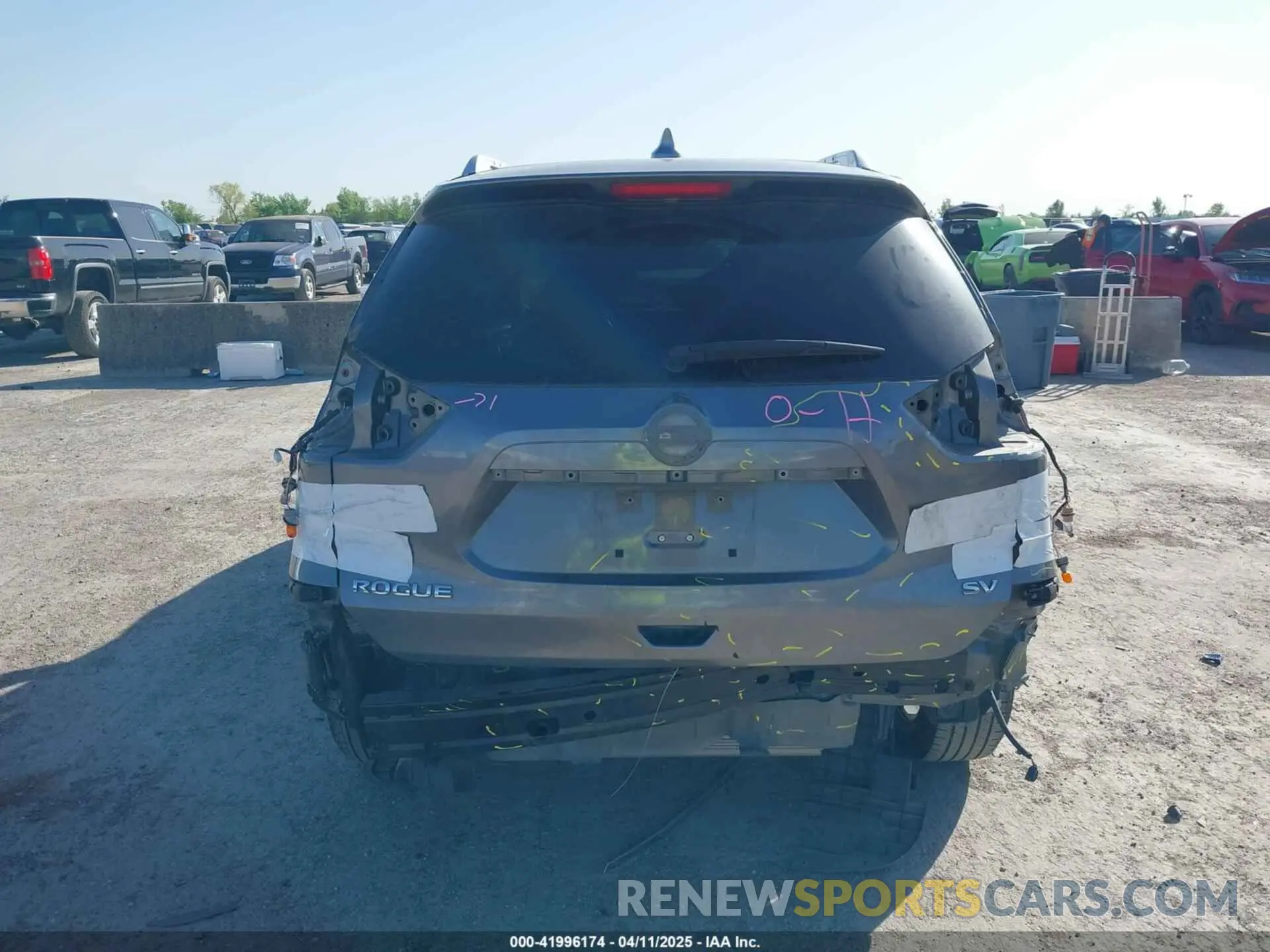 17 Photograph of a damaged car JN8AT2MT4KW262975 NISSAN ROGUE 2019