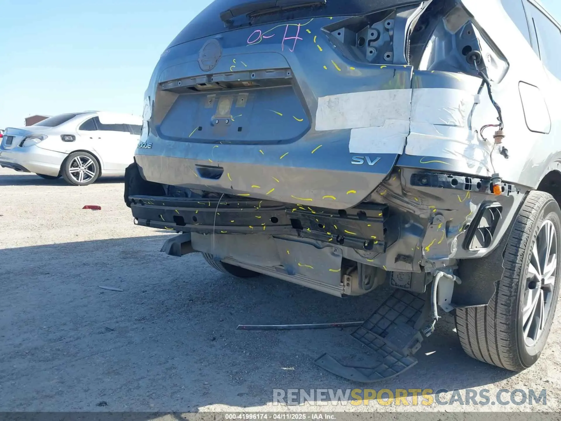 18 Photograph of a damaged car JN8AT2MT4KW262975 NISSAN ROGUE 2019