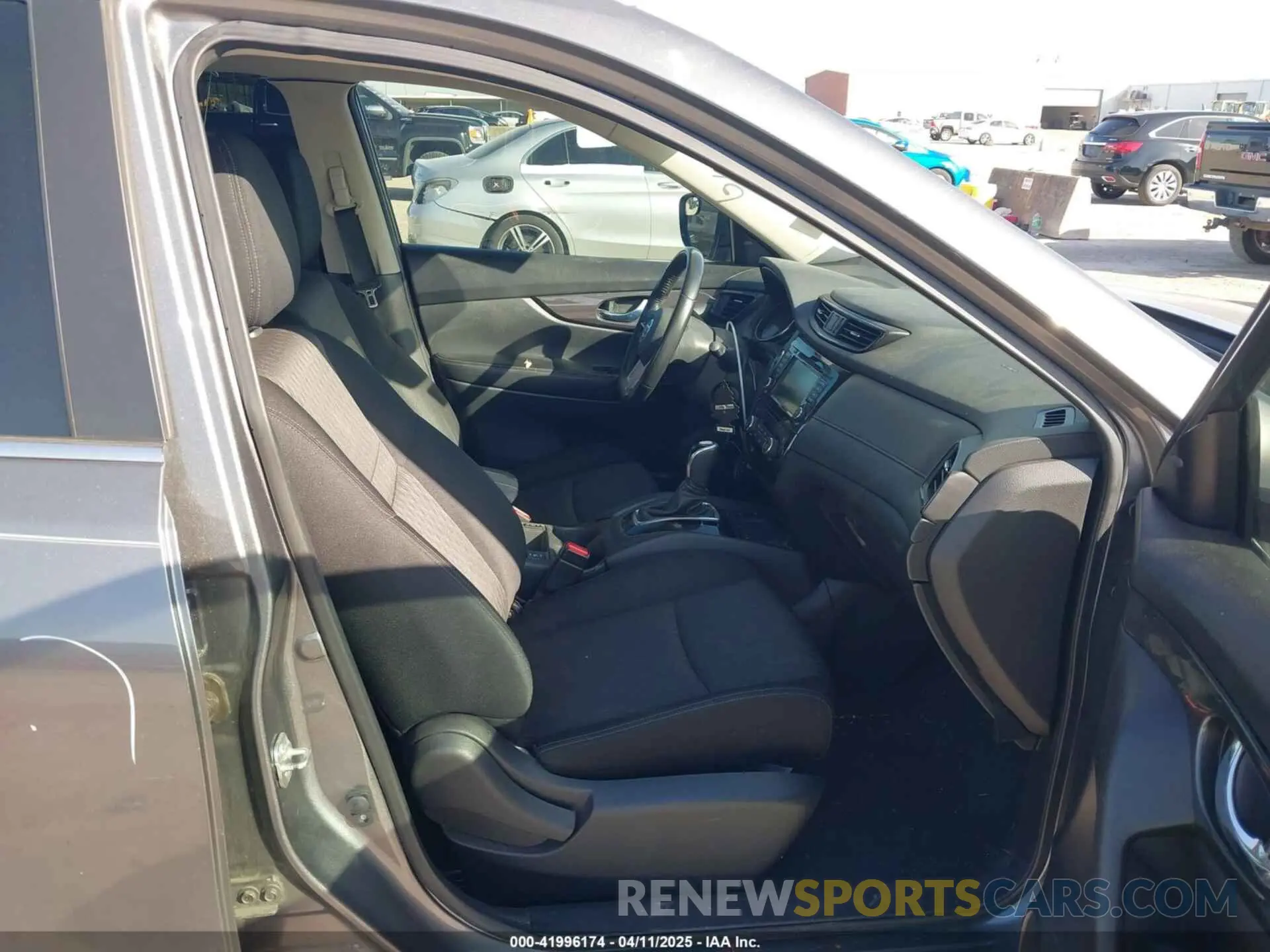 5 Photograph of a damaged car JN8AT2MT4KW262975 NISSAN ROGUE 2019