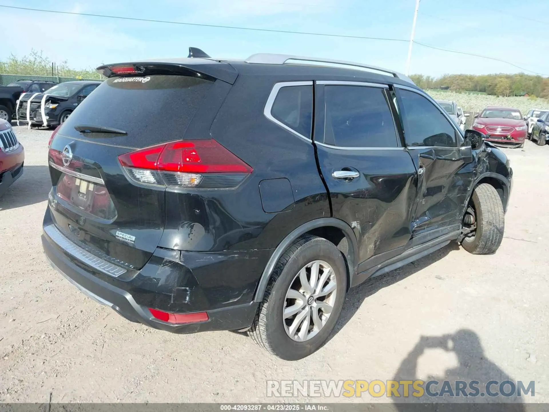 4 Photograph of a damaged car JN8AT2MT4KW266105 NISSAN ROGUE 2019