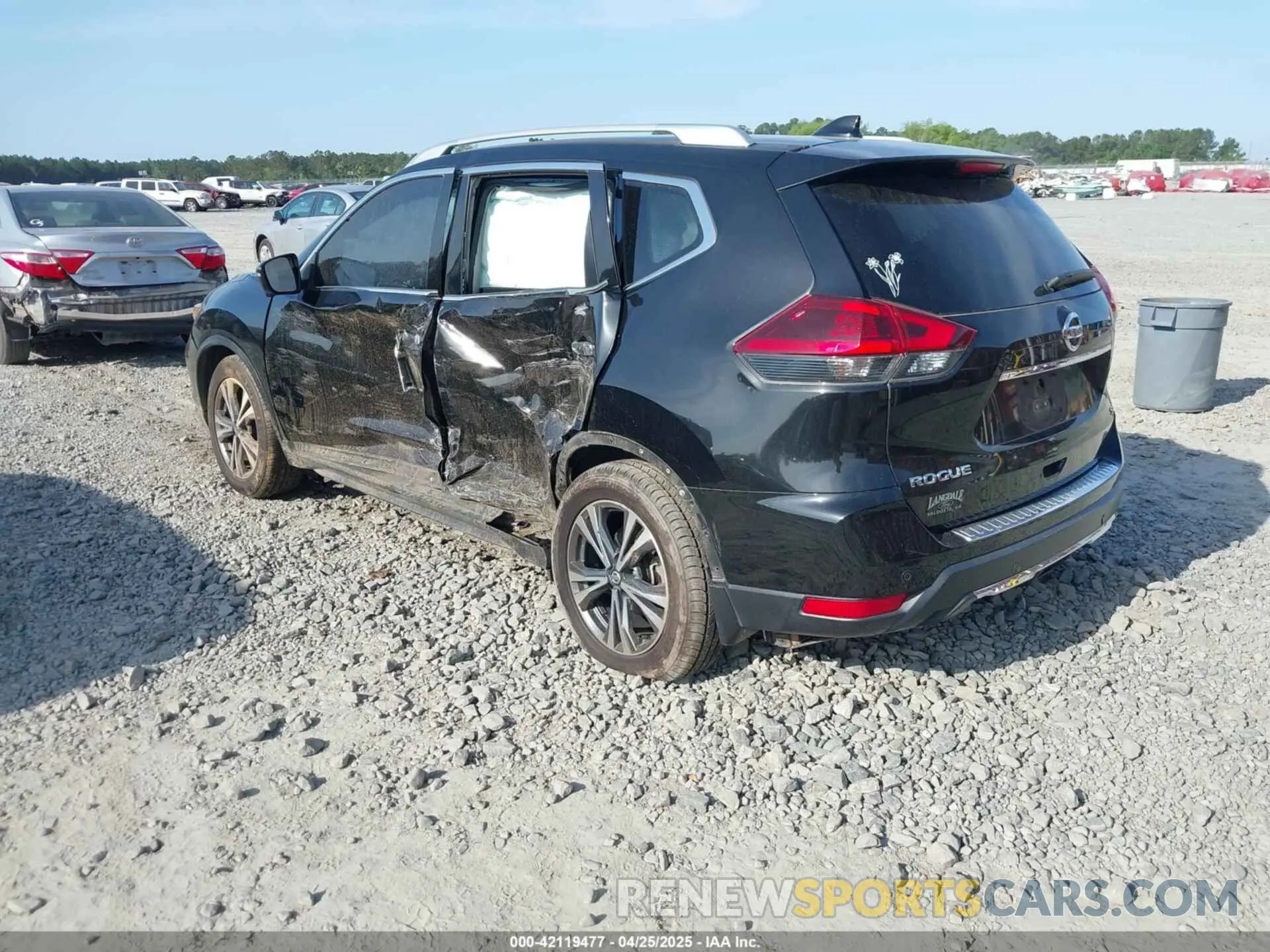 3 Photograph of a damaged car JN8AT2MT4KW268243 NISSAN ROGUE 2019